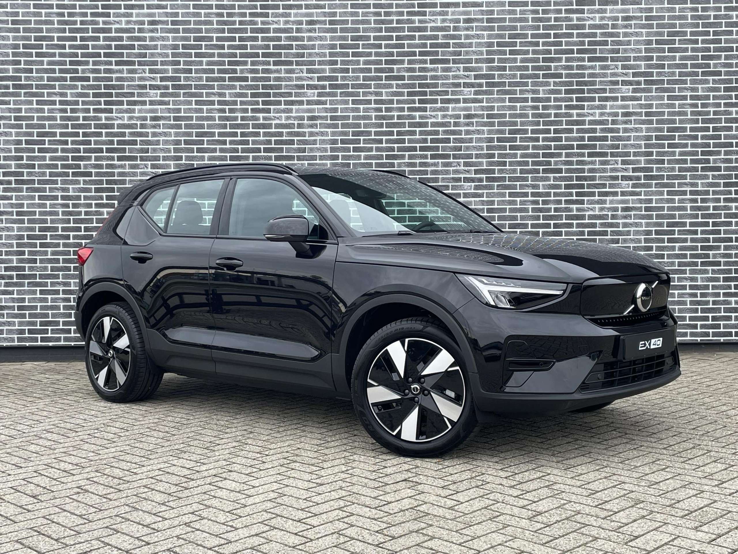 Volvo - EX40