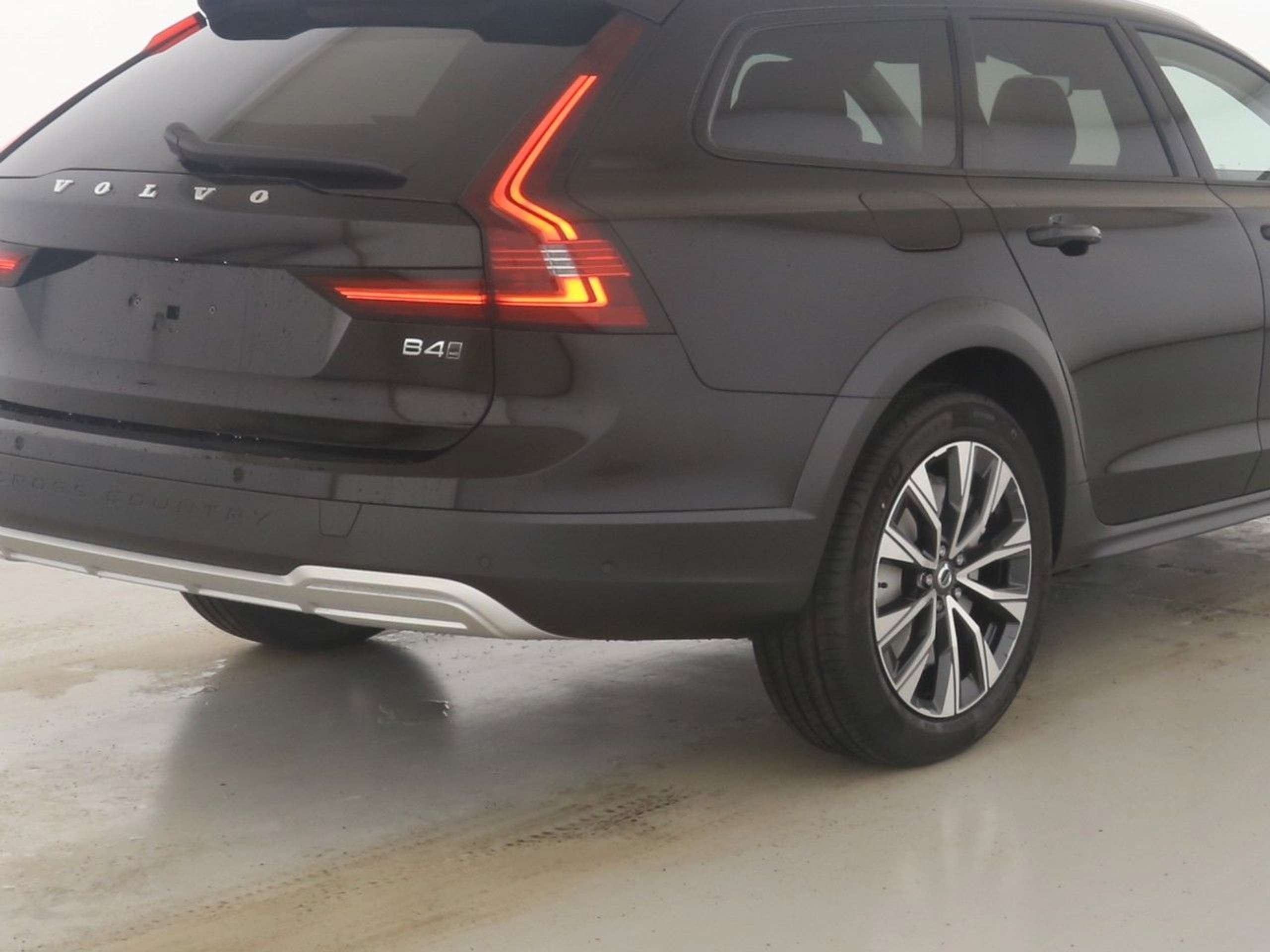 Volvo - V90 Cross Country