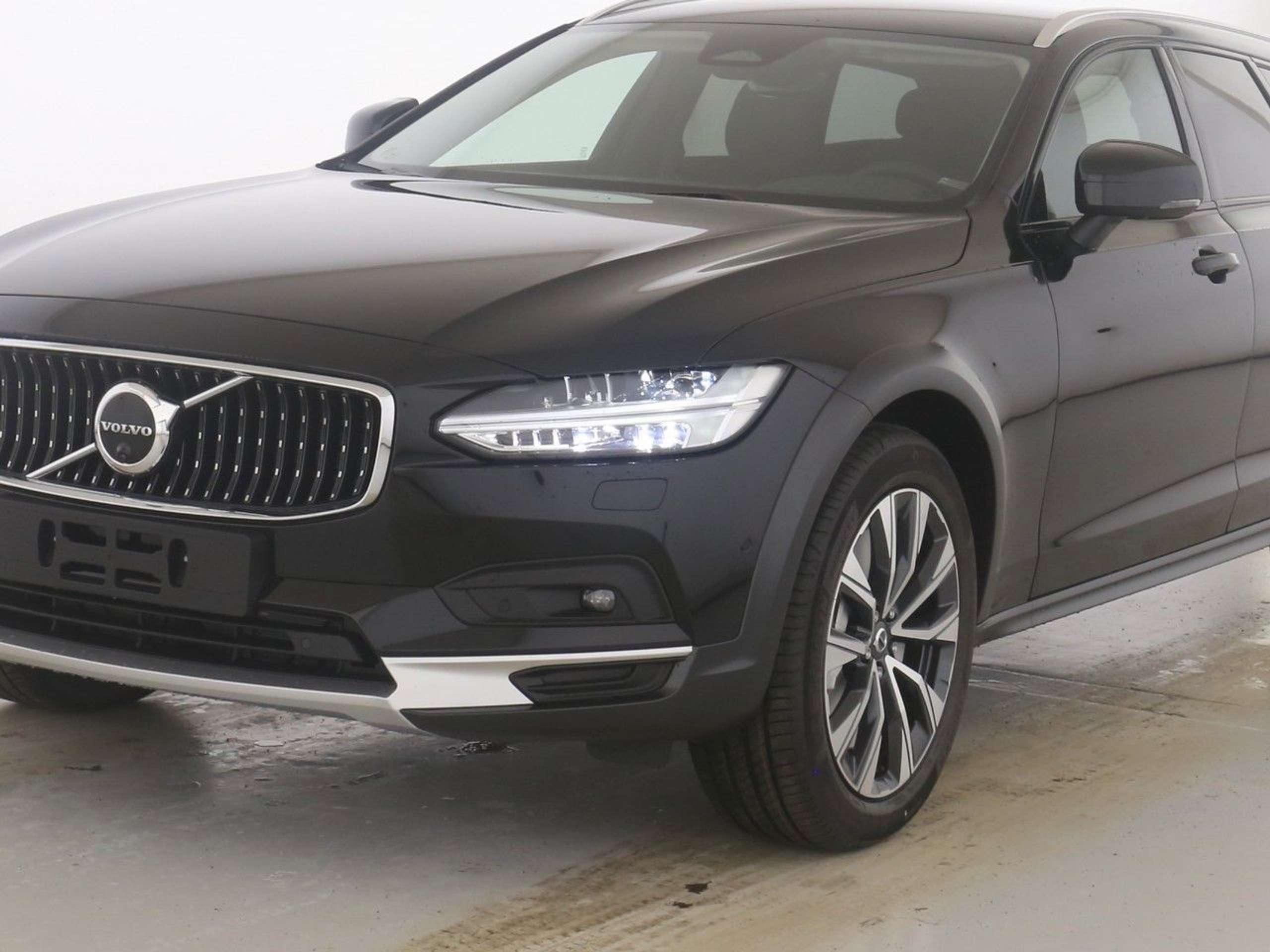 Volvo - V90 Cross Country