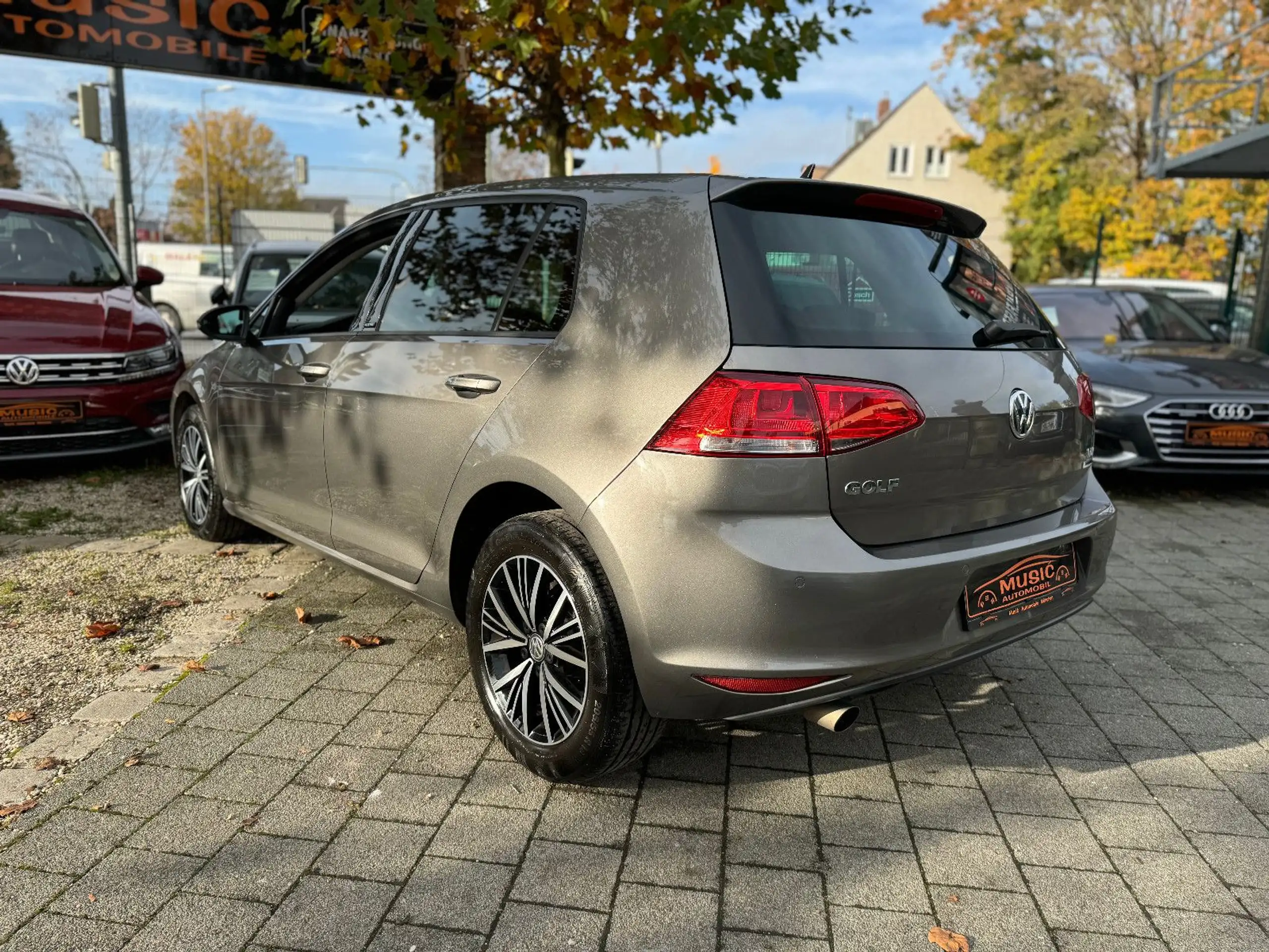 Volkswagen - Golf