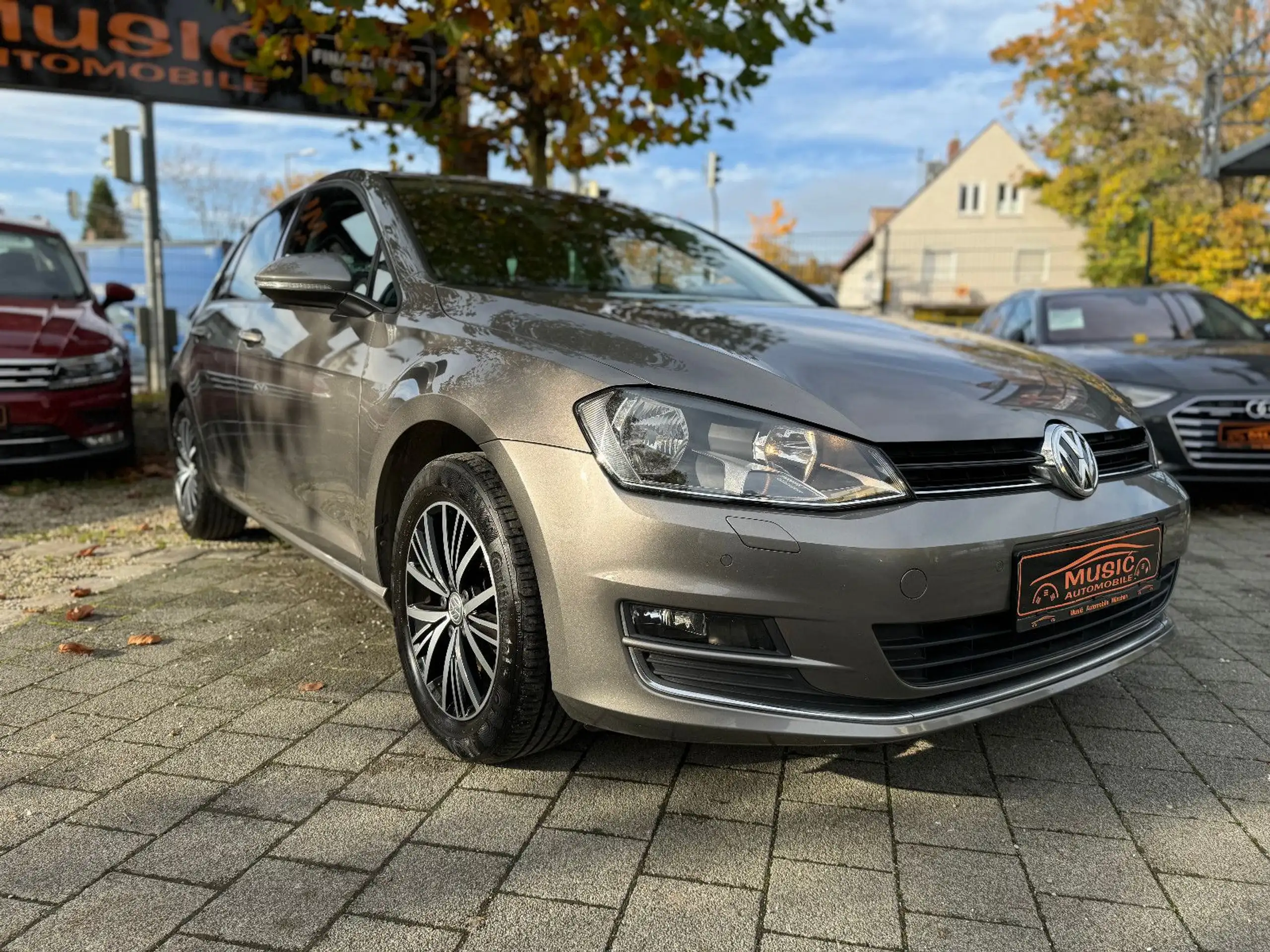 Volkswagen - Golf