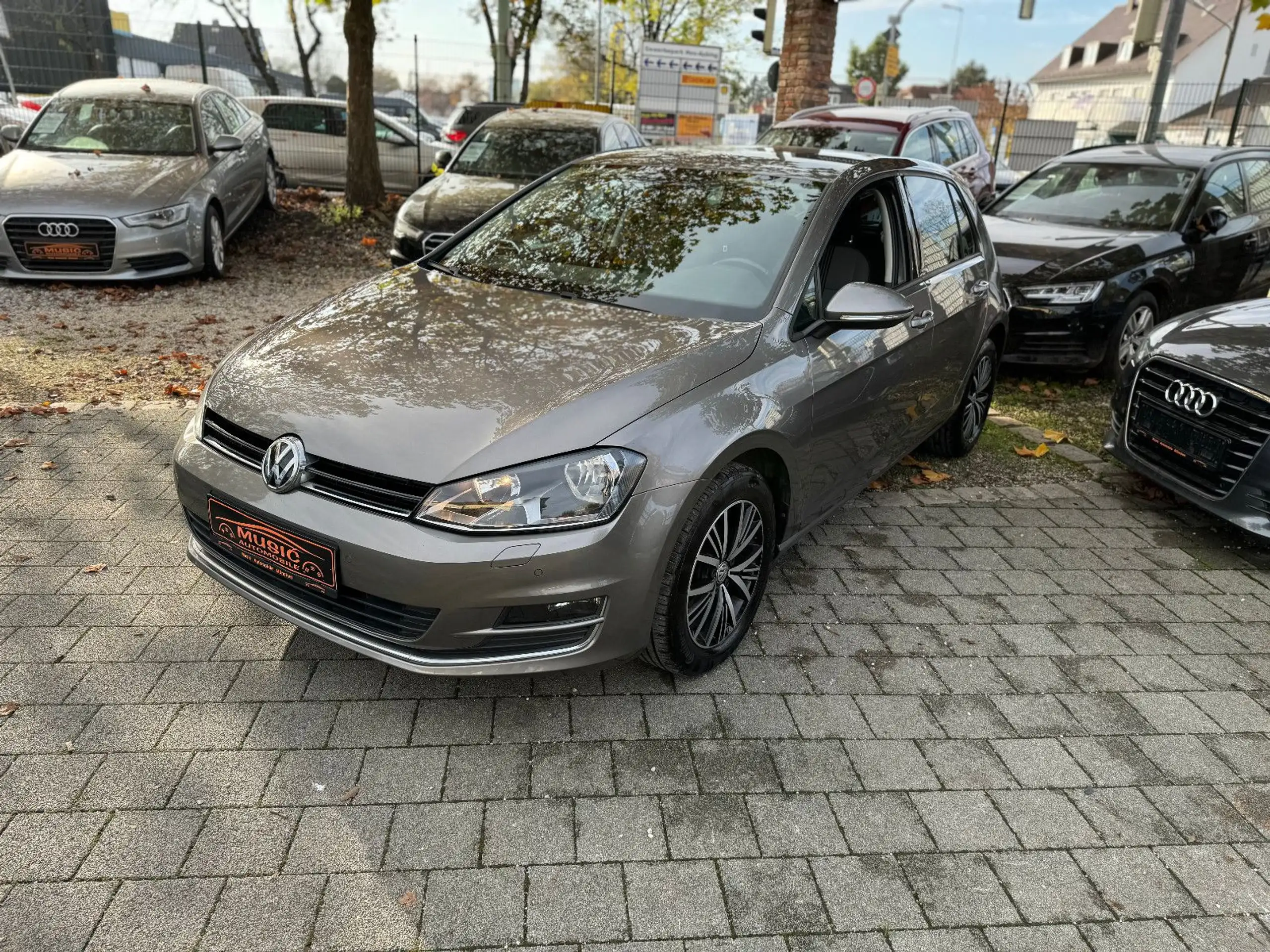 Volkswagen - Golf