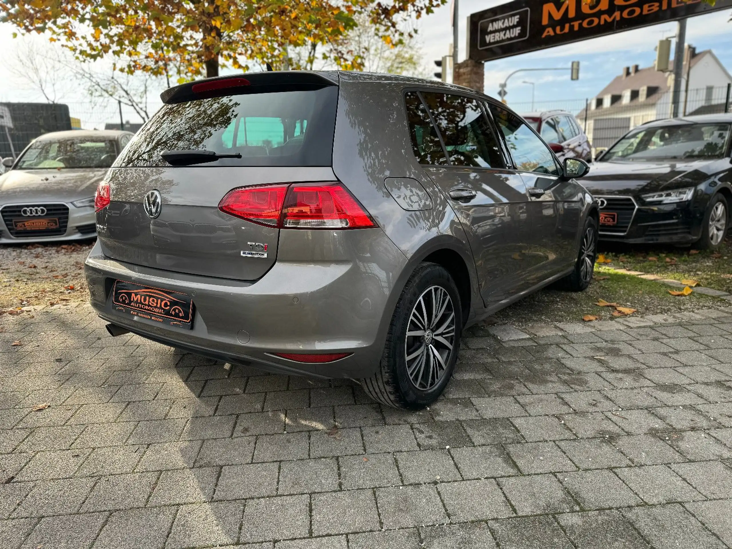 Volkswagen - Golf