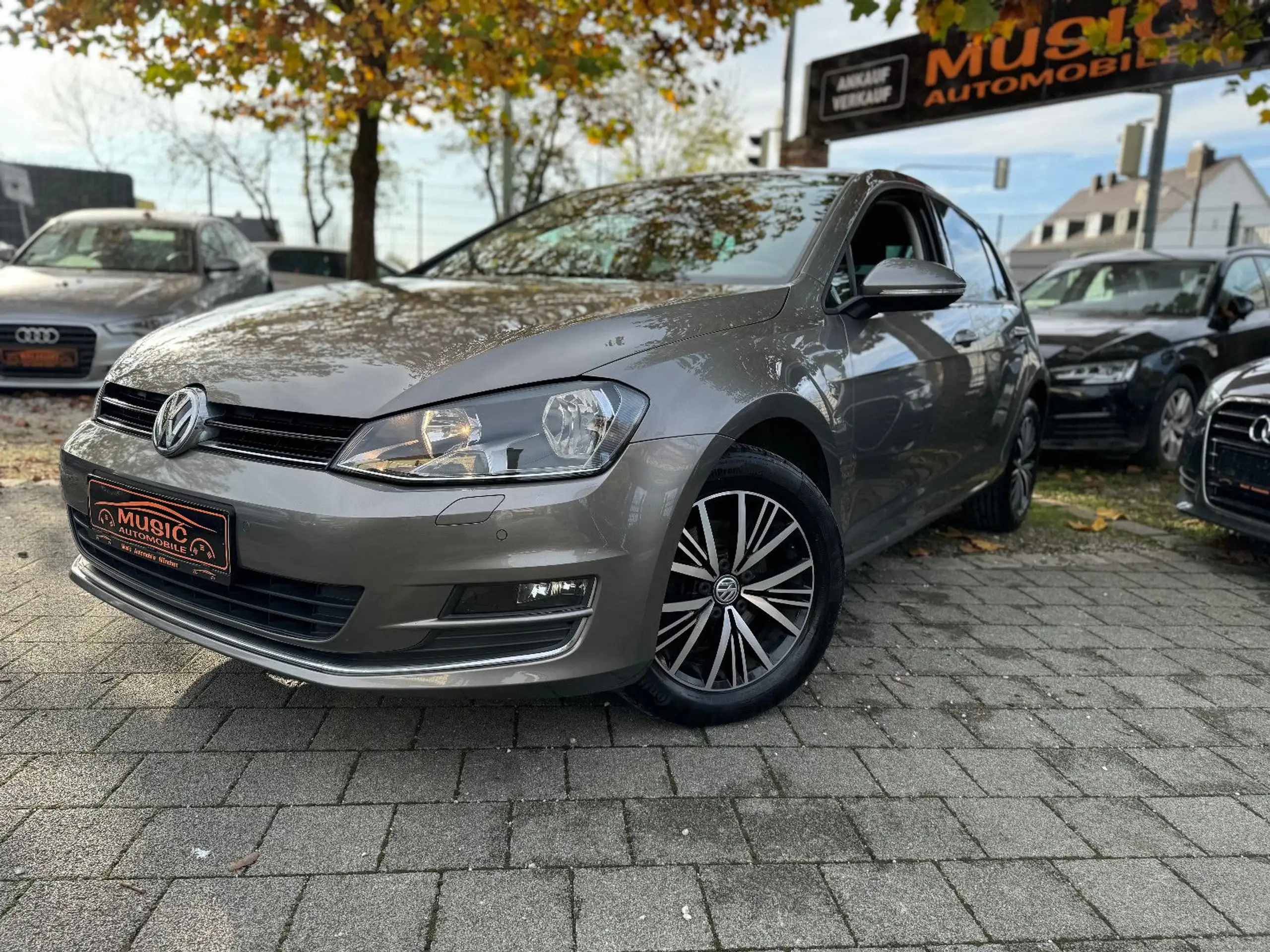 Volkswagen - Golf