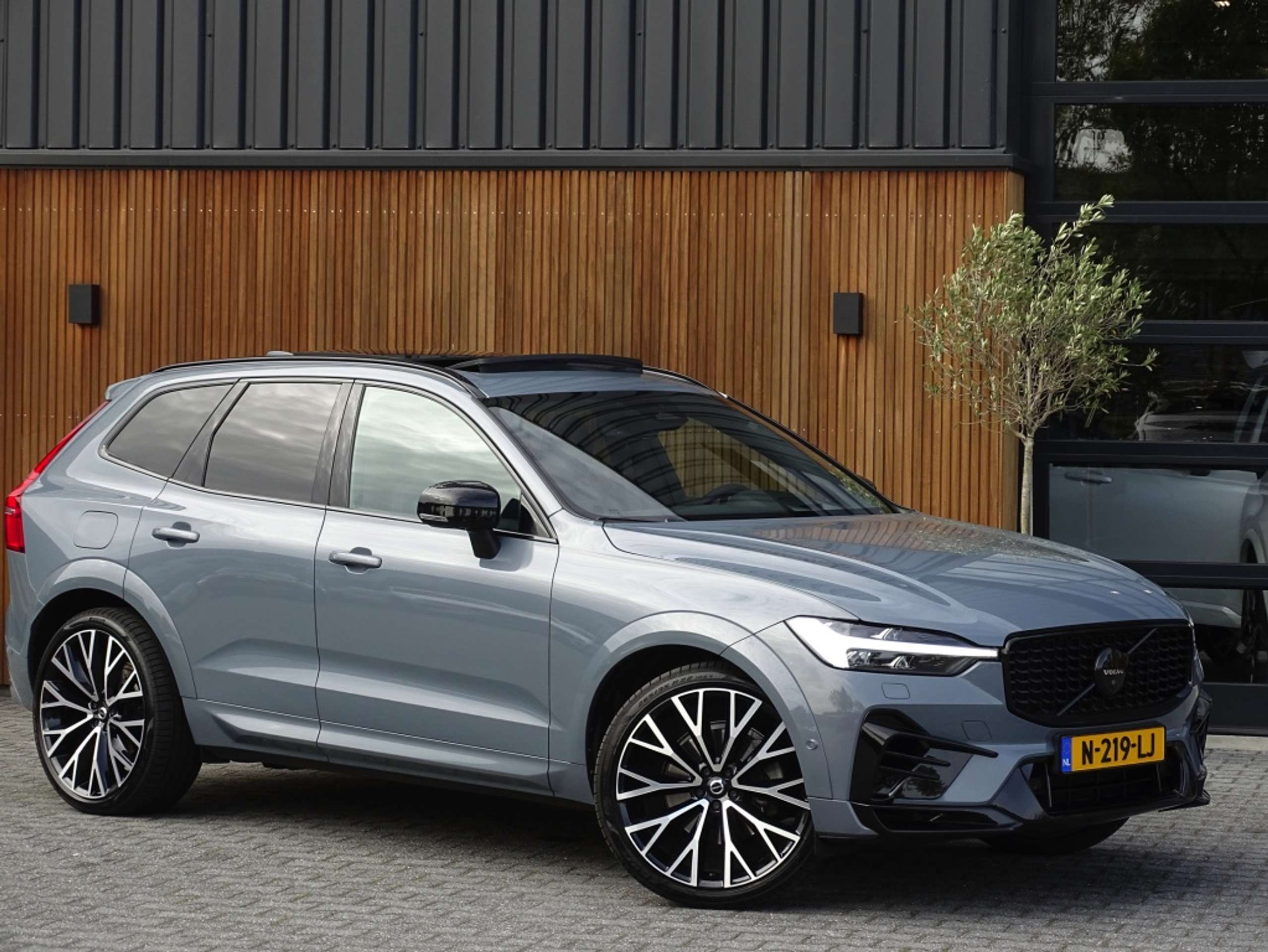 Volvo - XC60