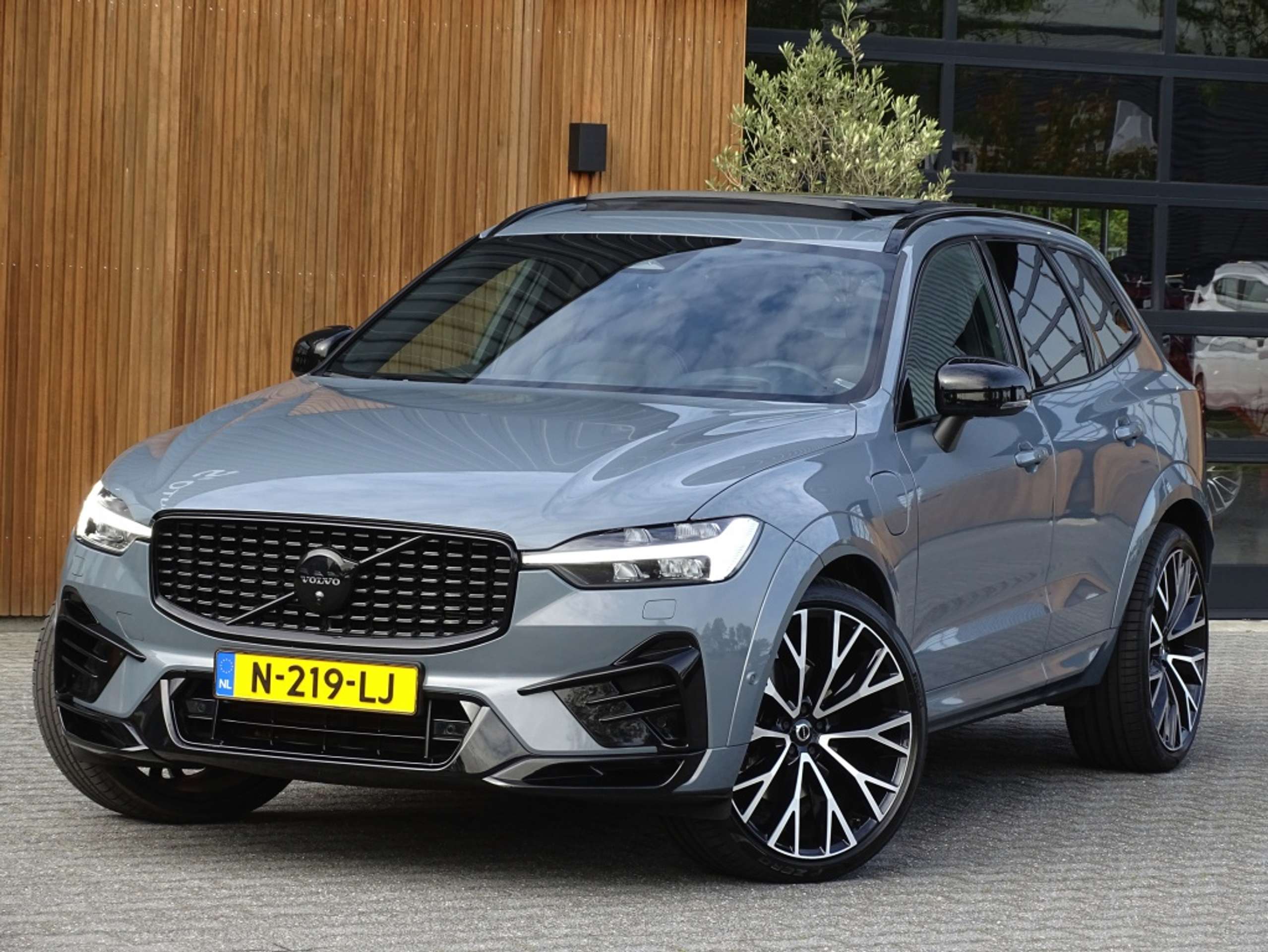 Volvo - XC60