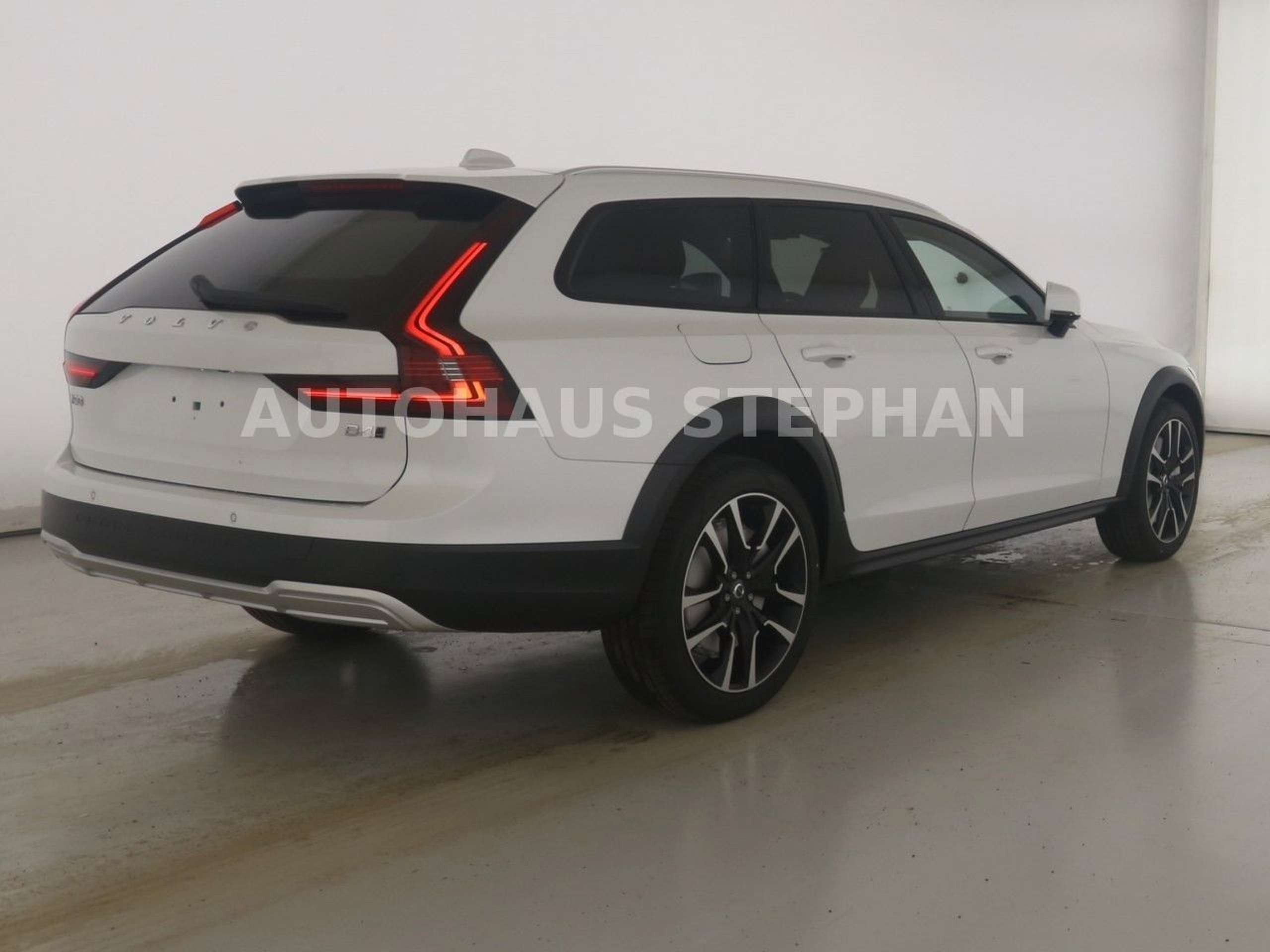 Volvo - V90 Cross Country