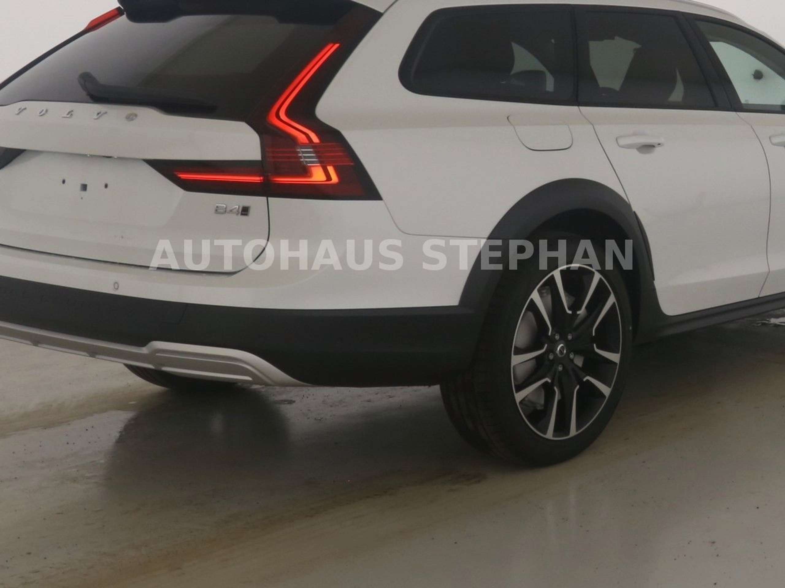 Volvo - V90 Cross Country