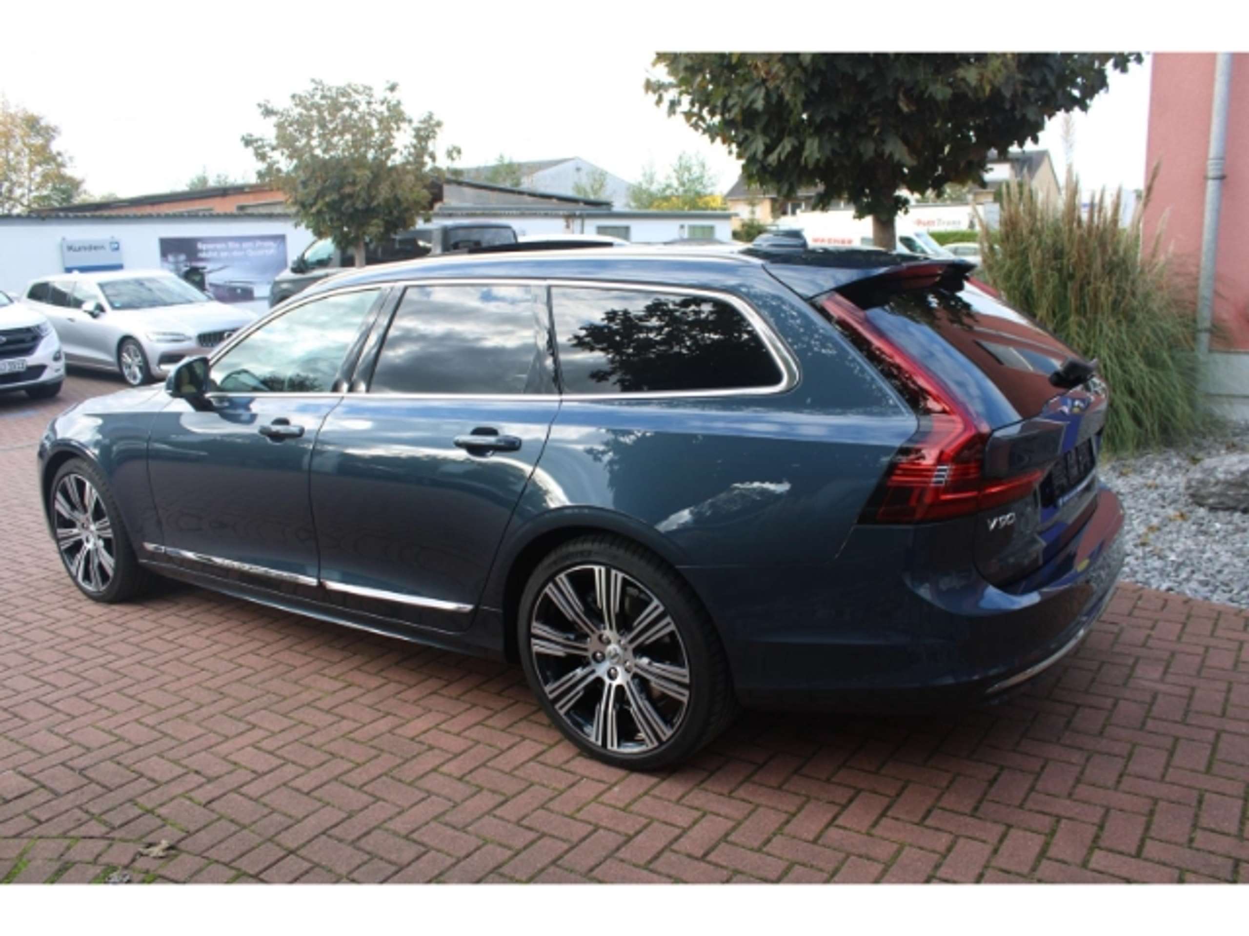 Volvo - V90