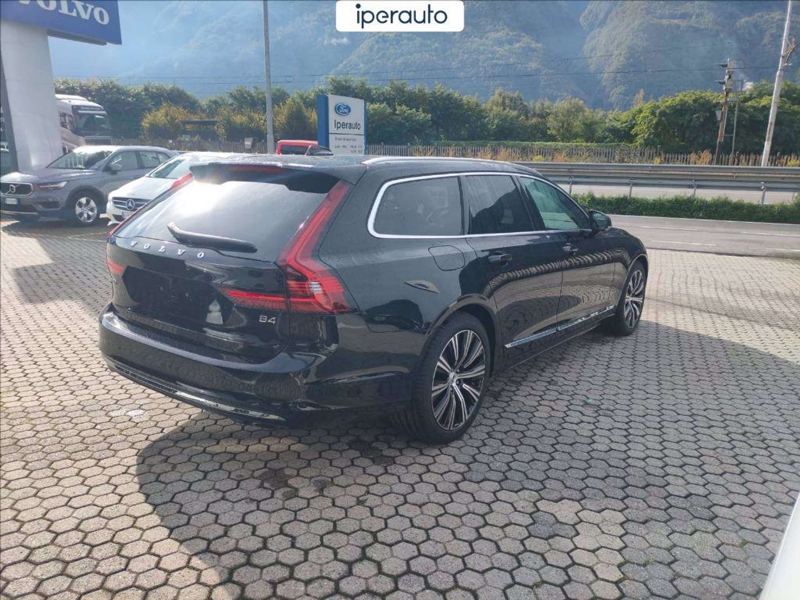 Volvo - V90