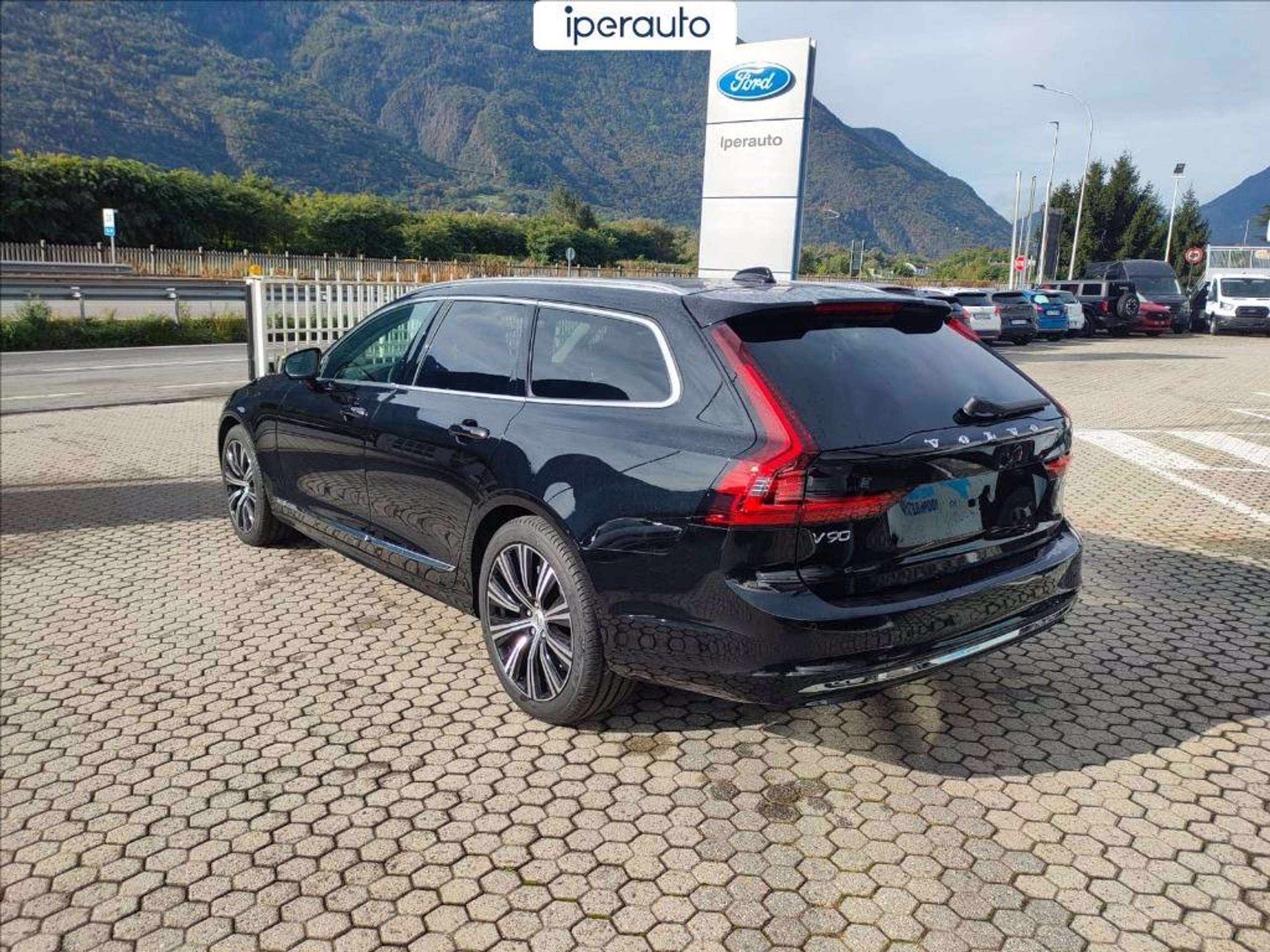 Volvo - V90