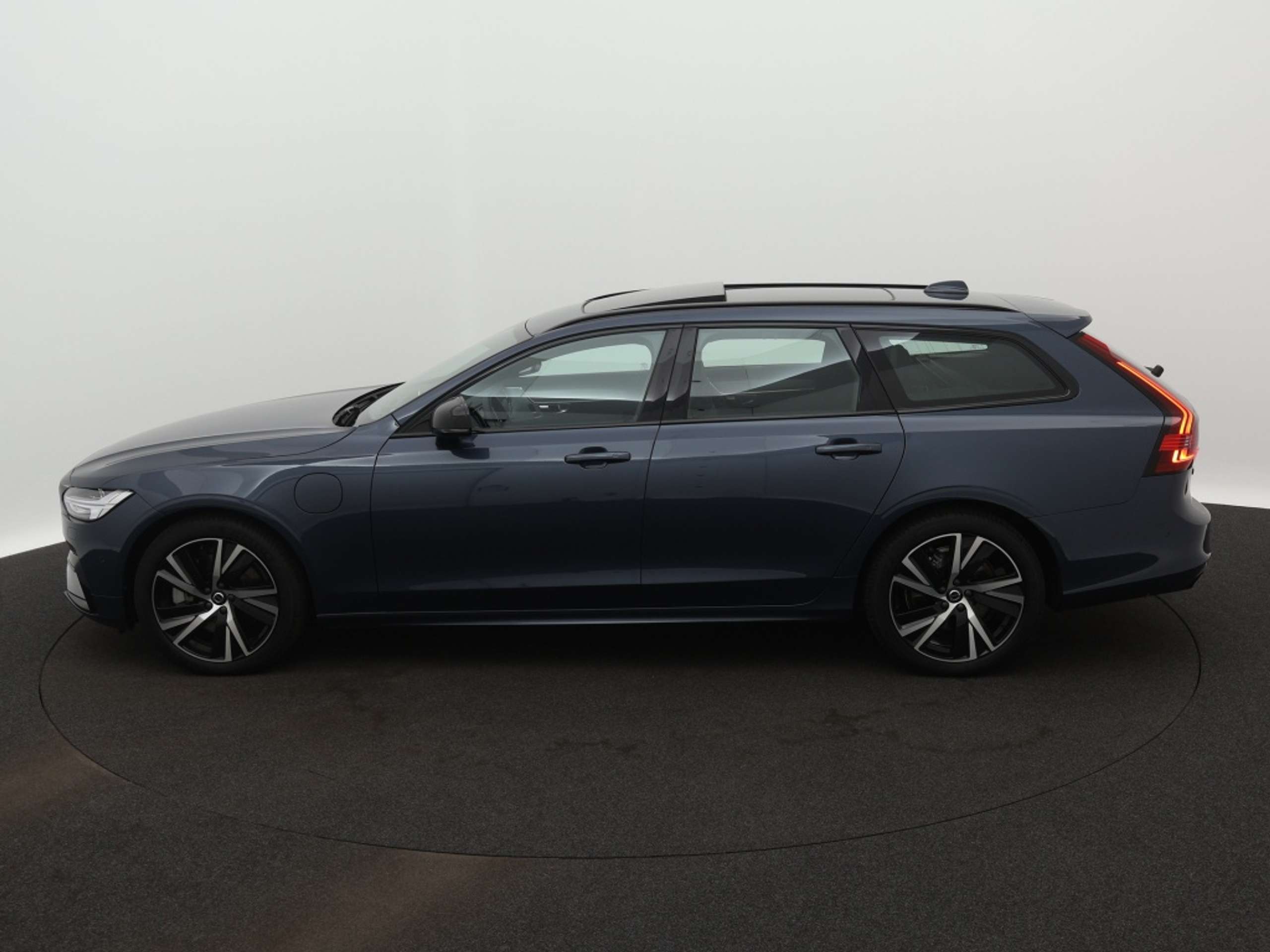 Volvo - V90