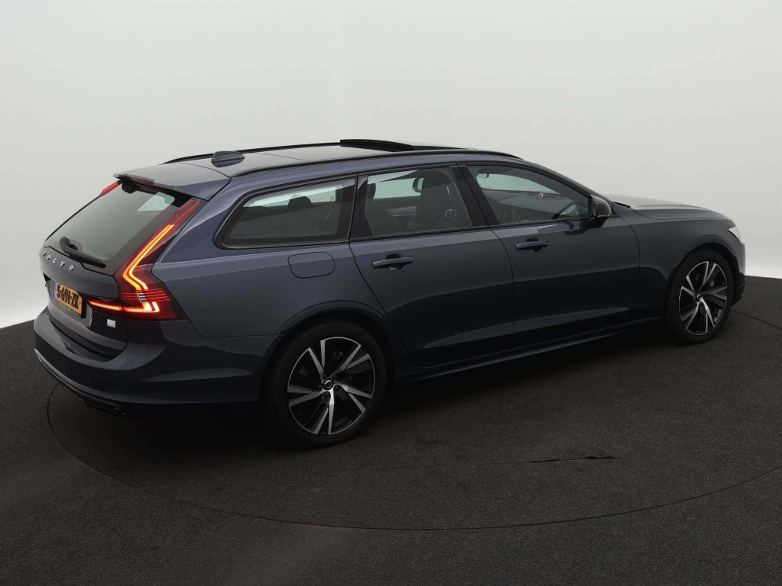 Volvo - V90