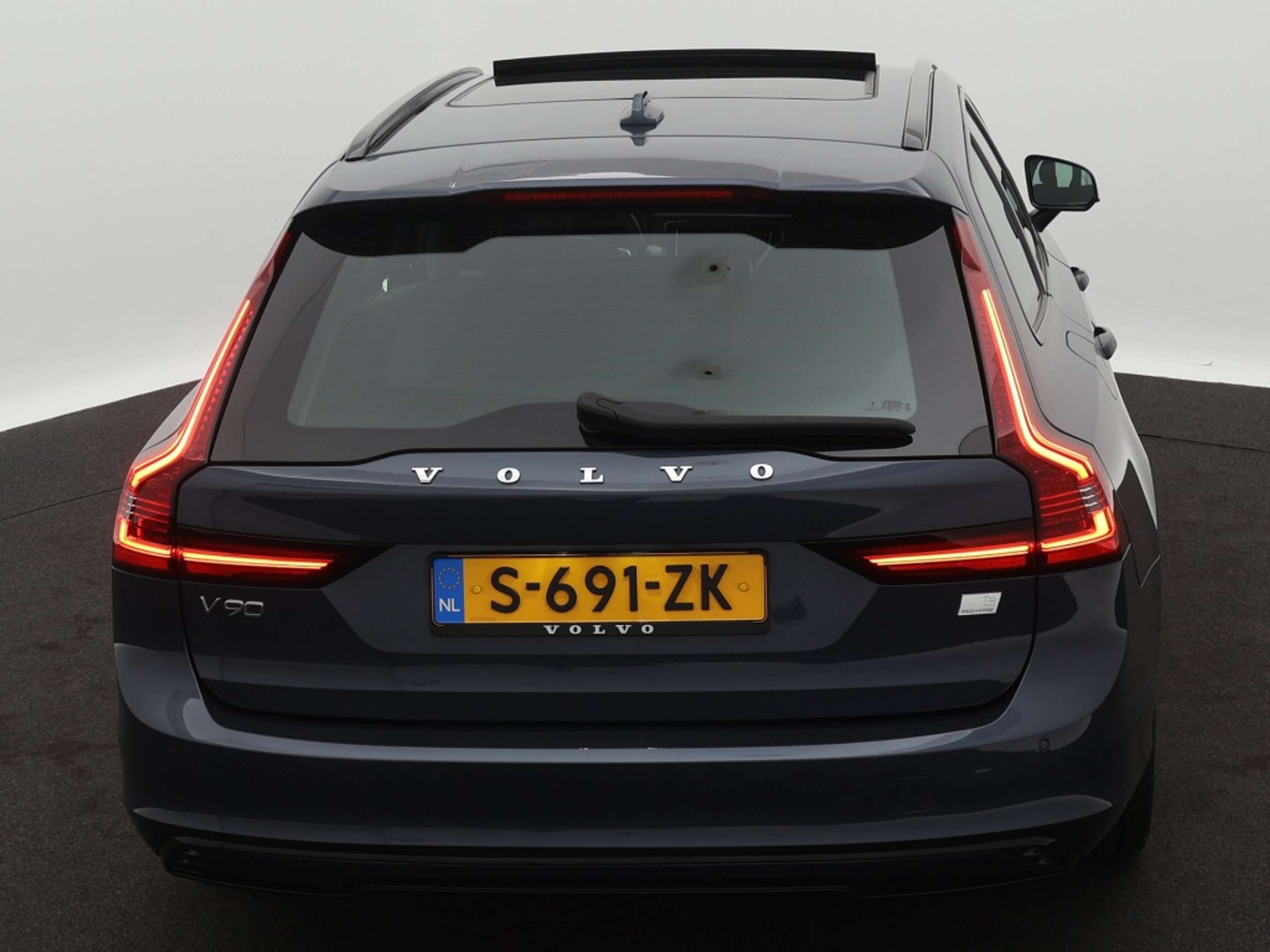 Volvo - V90