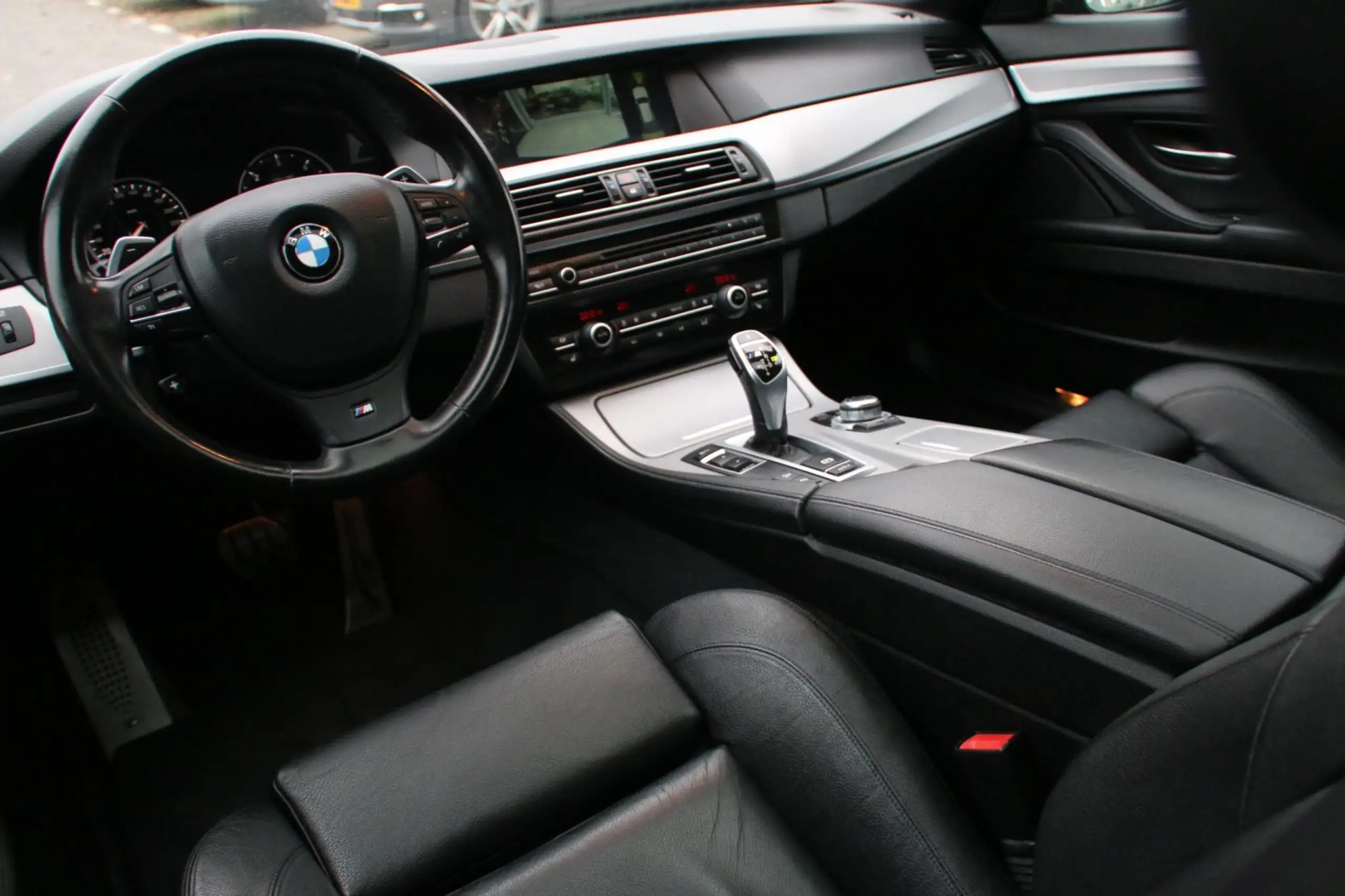 BMW - M550