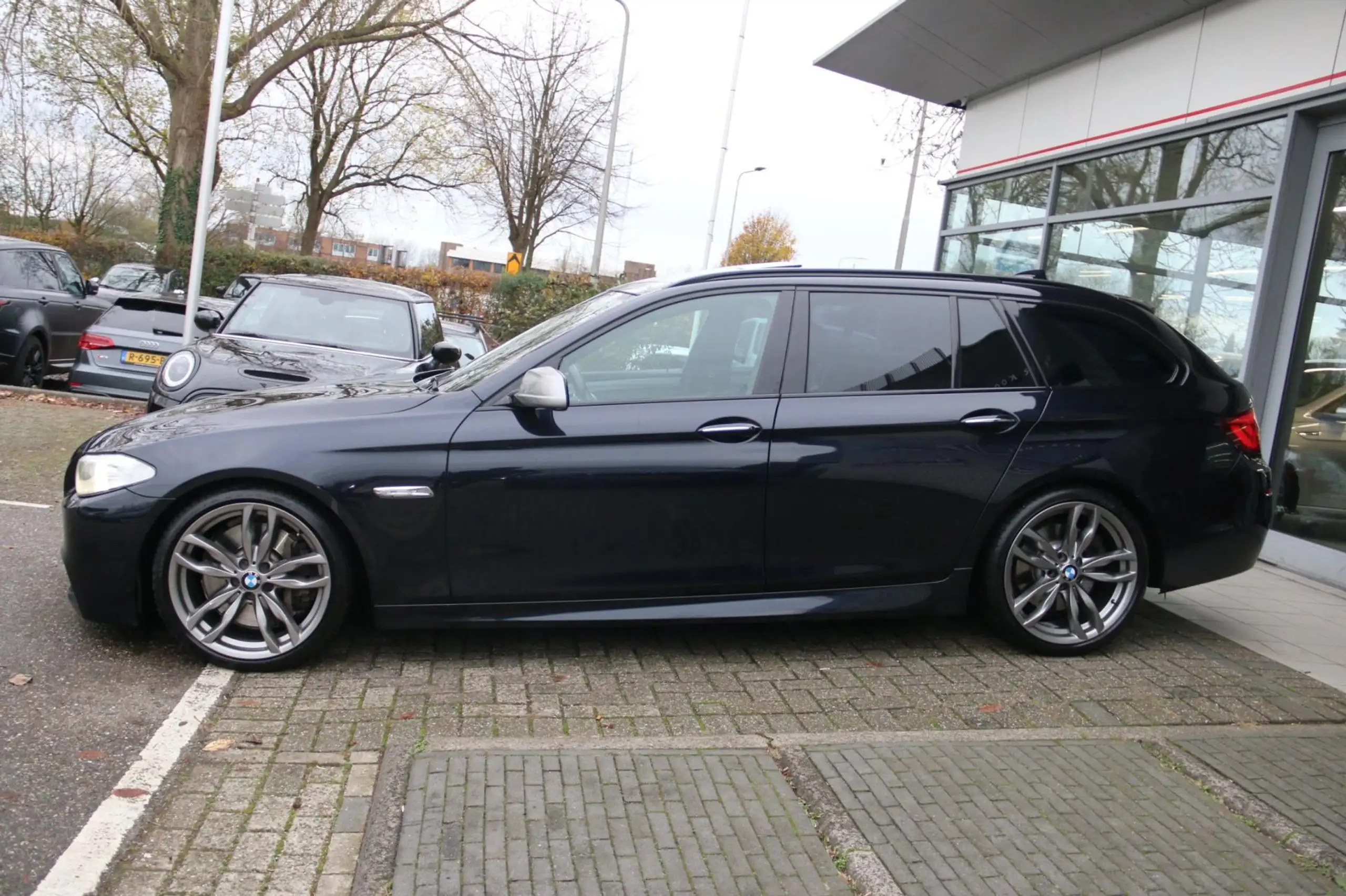 BMW - M550