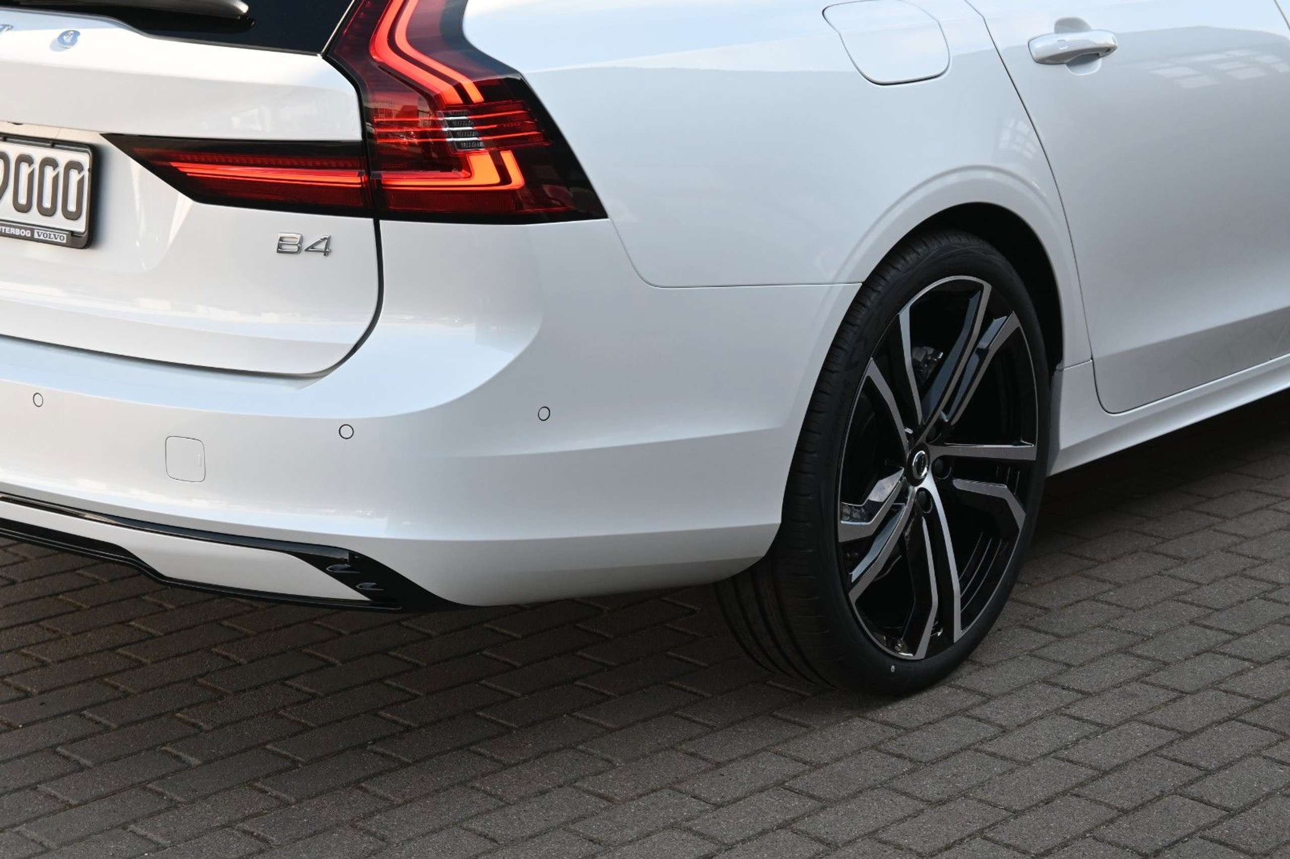 Volvo - V90