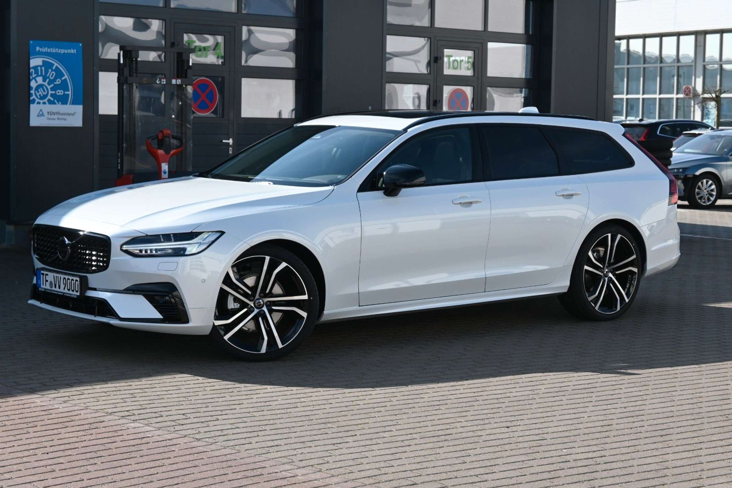 Volvo - V90