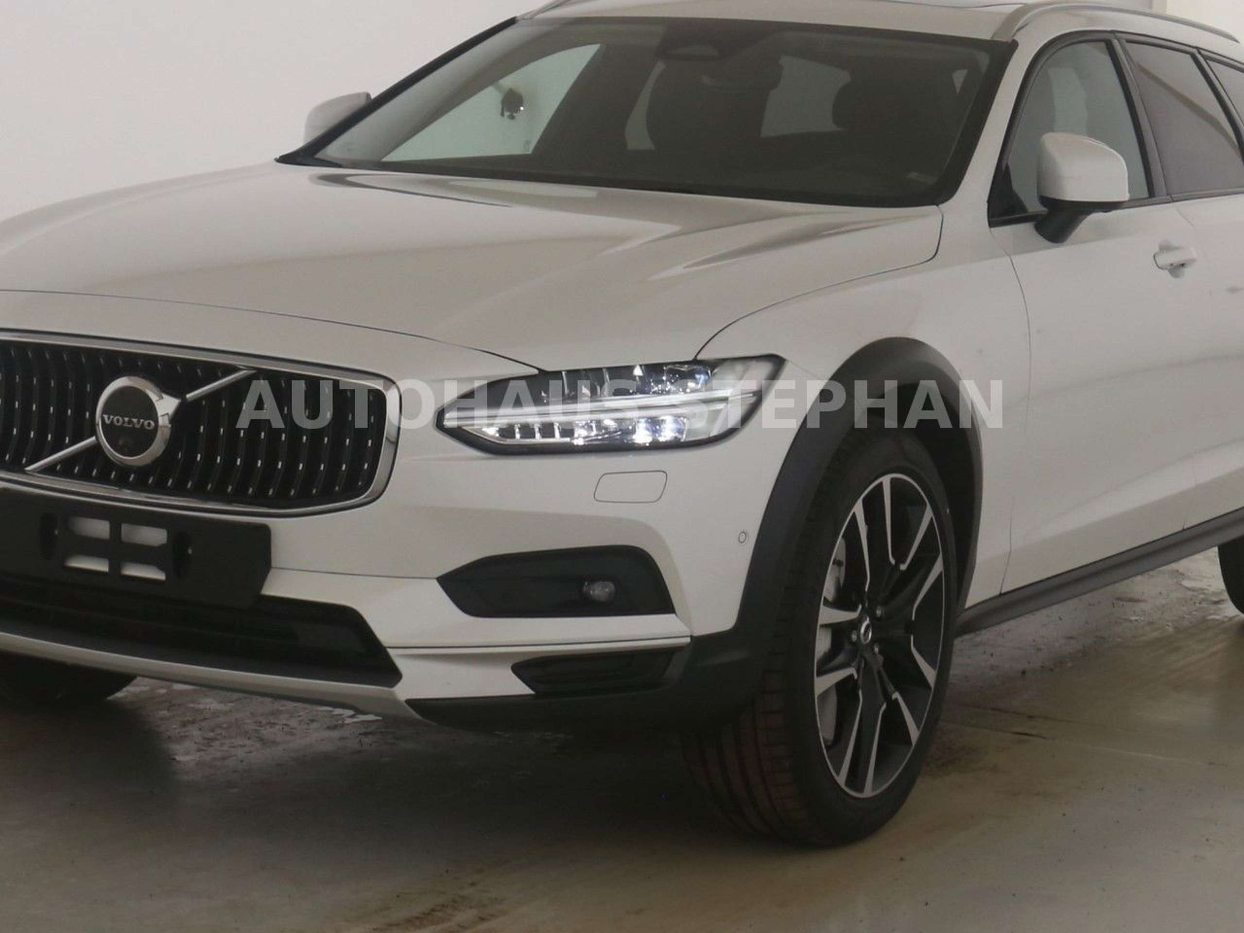 Volvo - V90 Cross Country