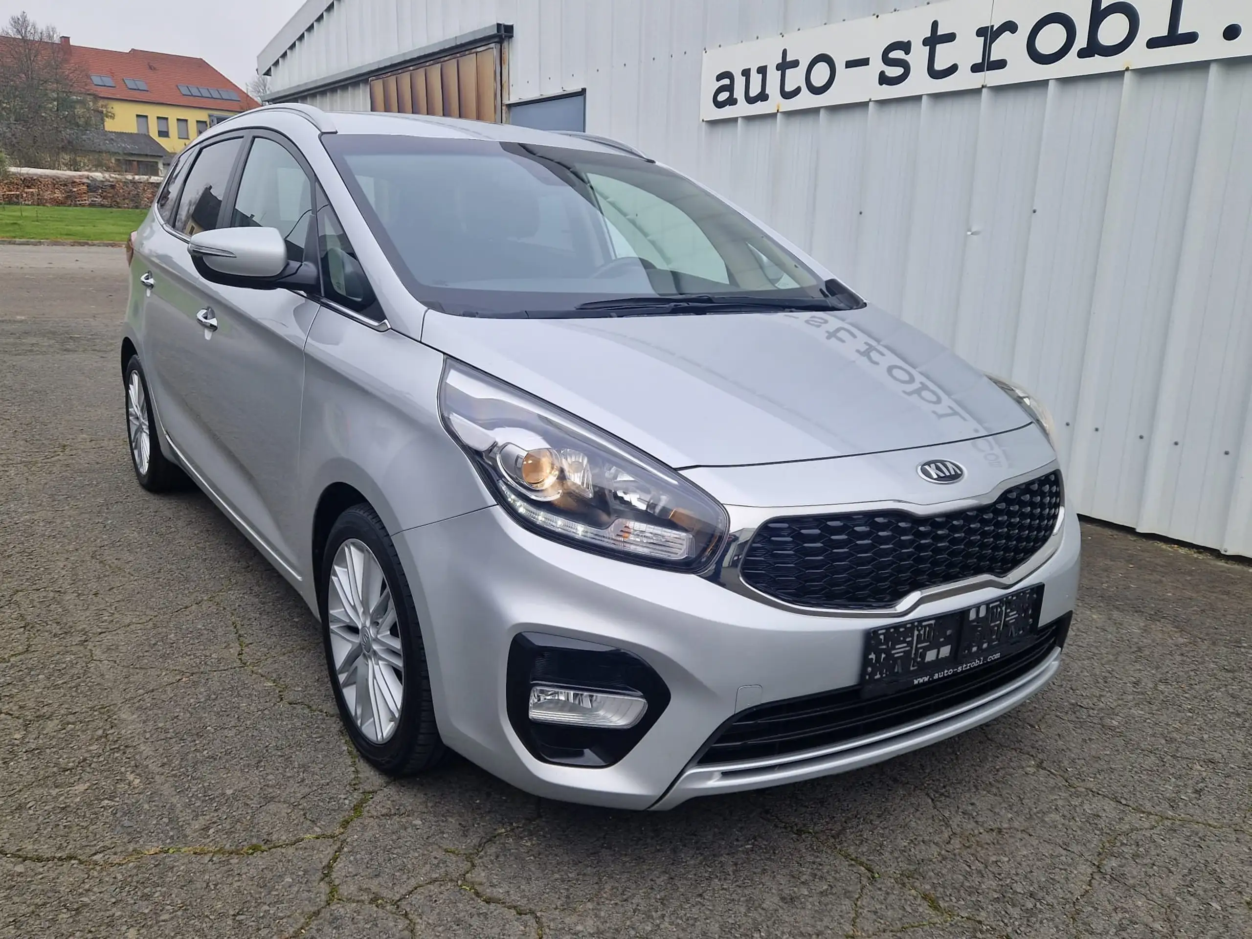 Kia - Carens