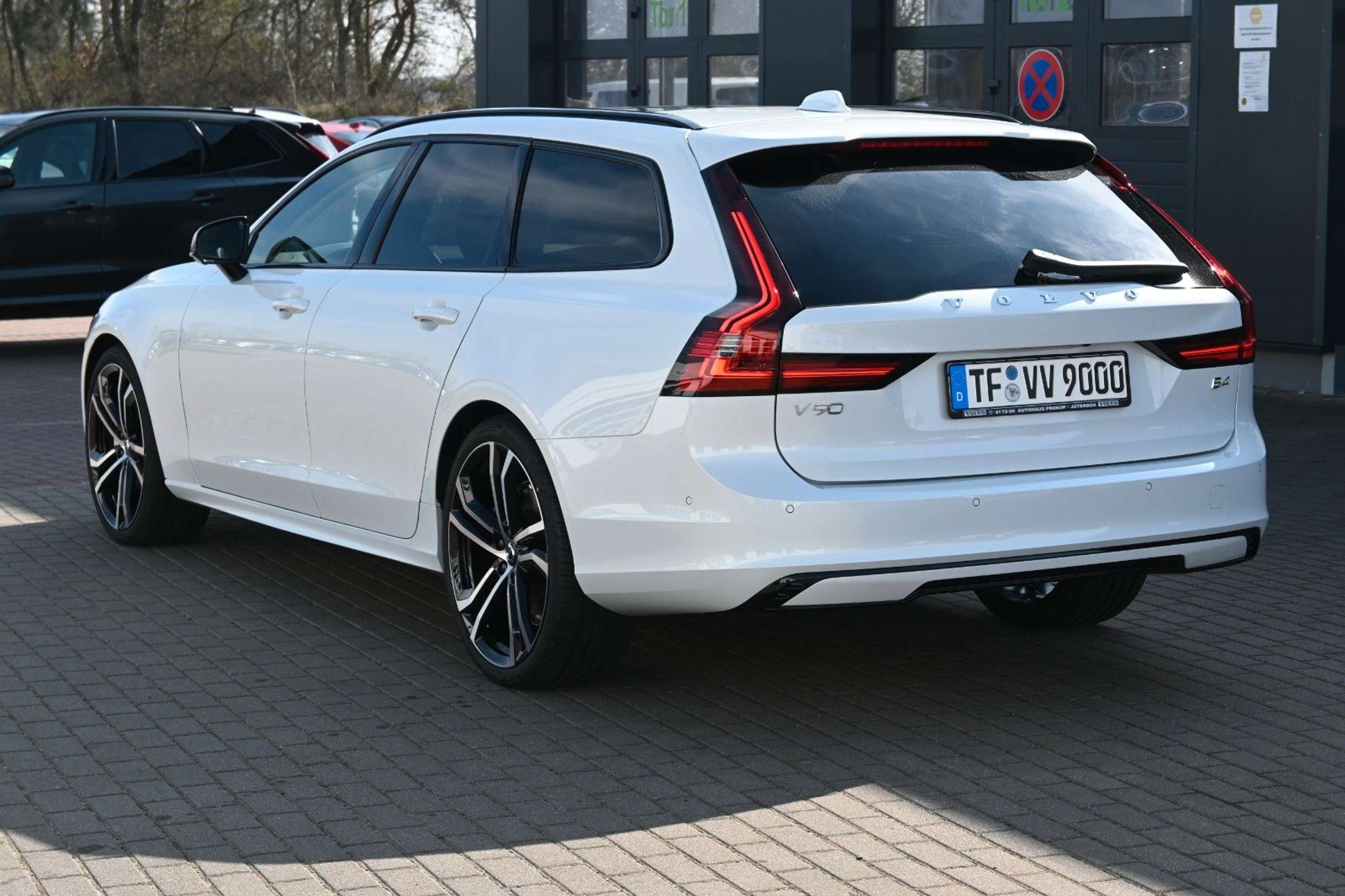 Volvo - V90