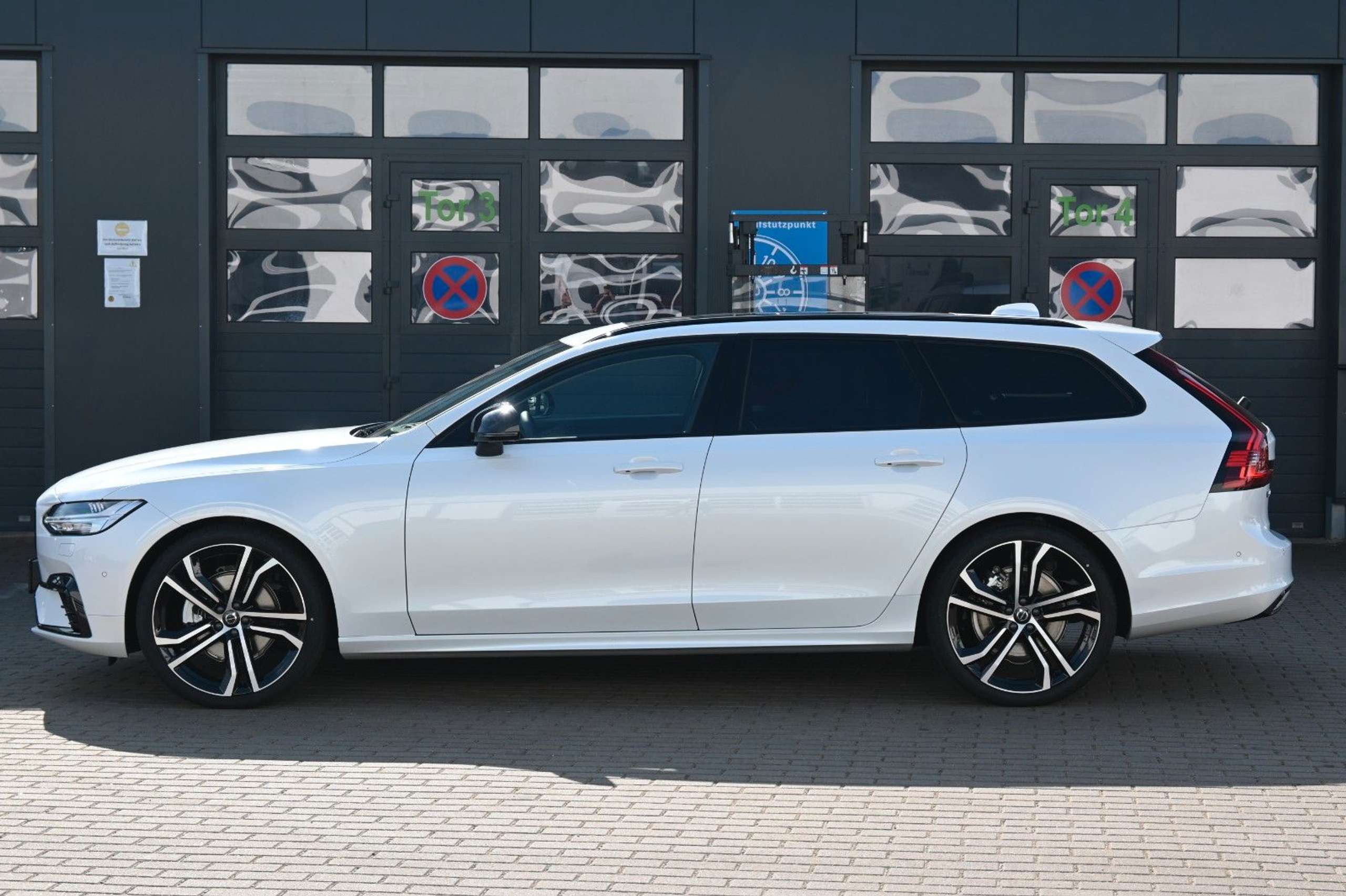 Volvo - V90