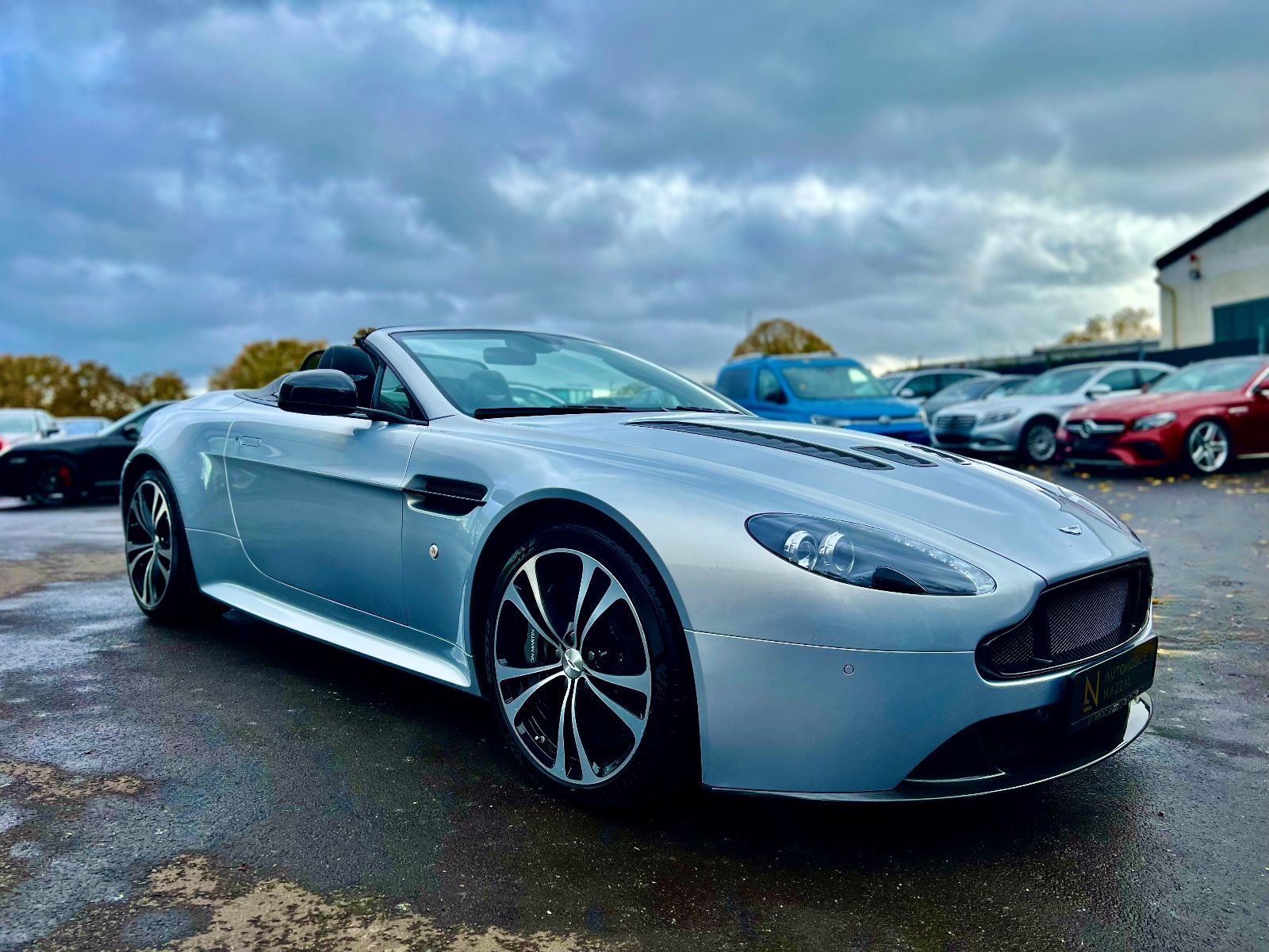 Aston Martin - V12 Vantage