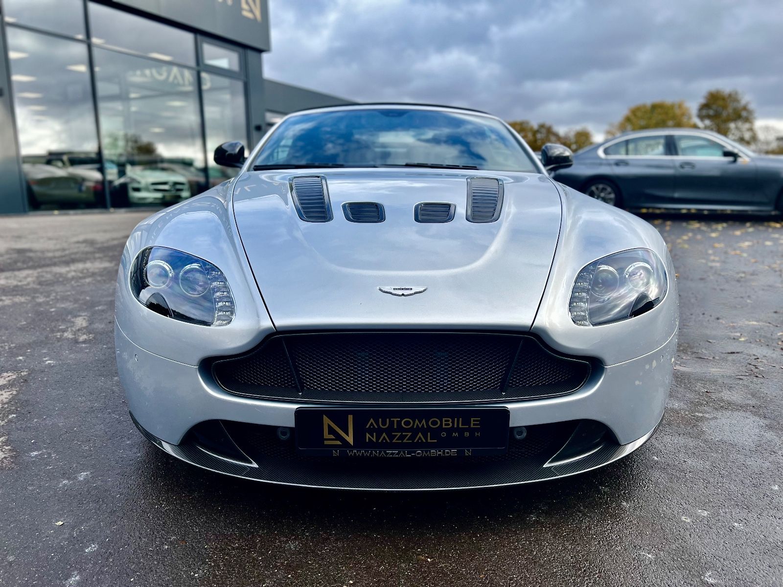 Aston Martin - V12 Vantage