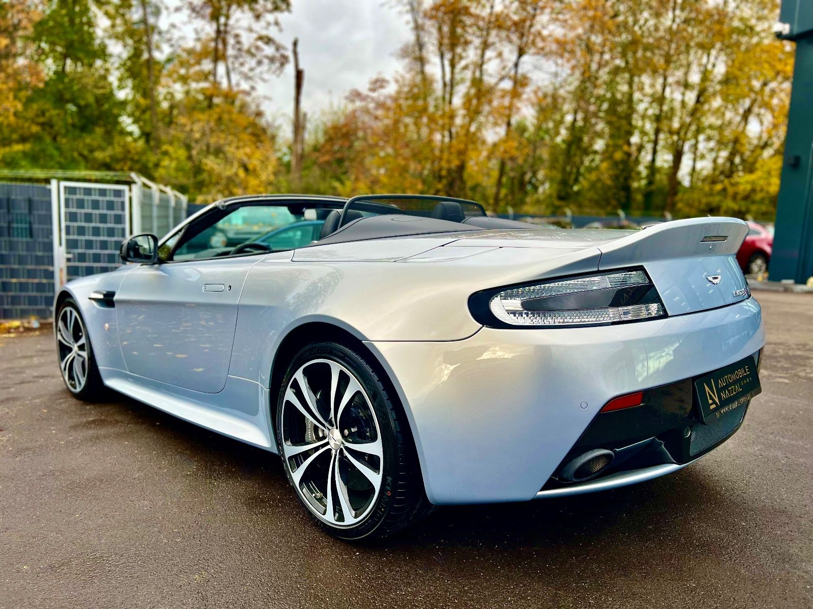 Aston Martin - V12 Vantage