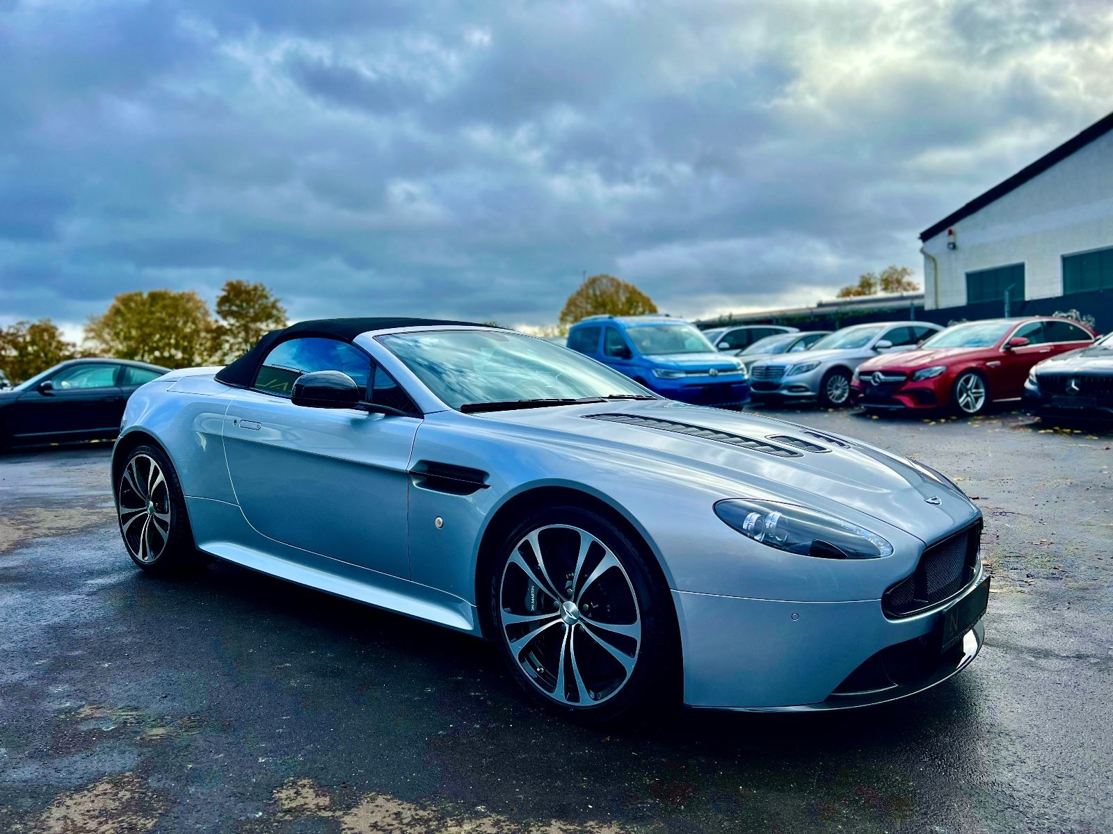 Aston Martin - V12 Vantage