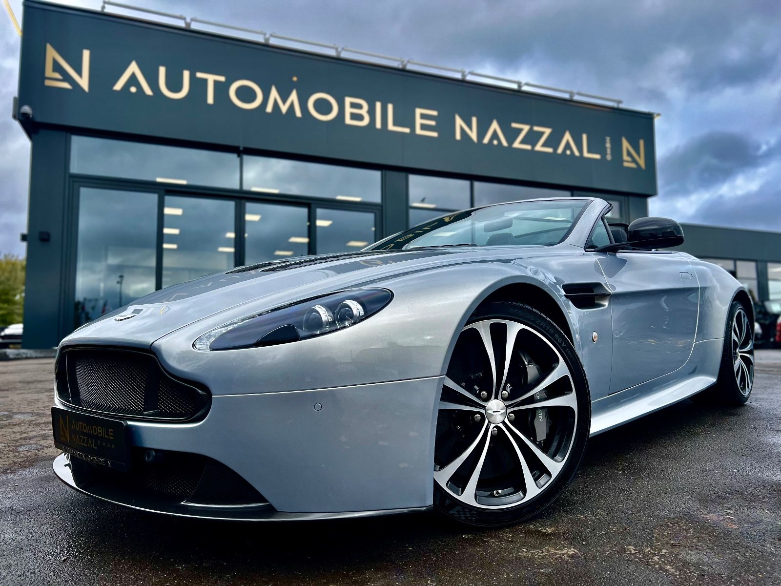 Aston Martin - V12 Vantage