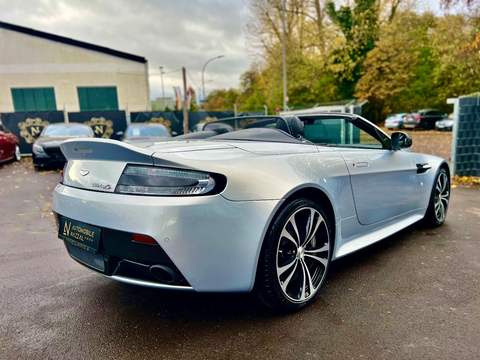 Aston Martin - V12 Vantage