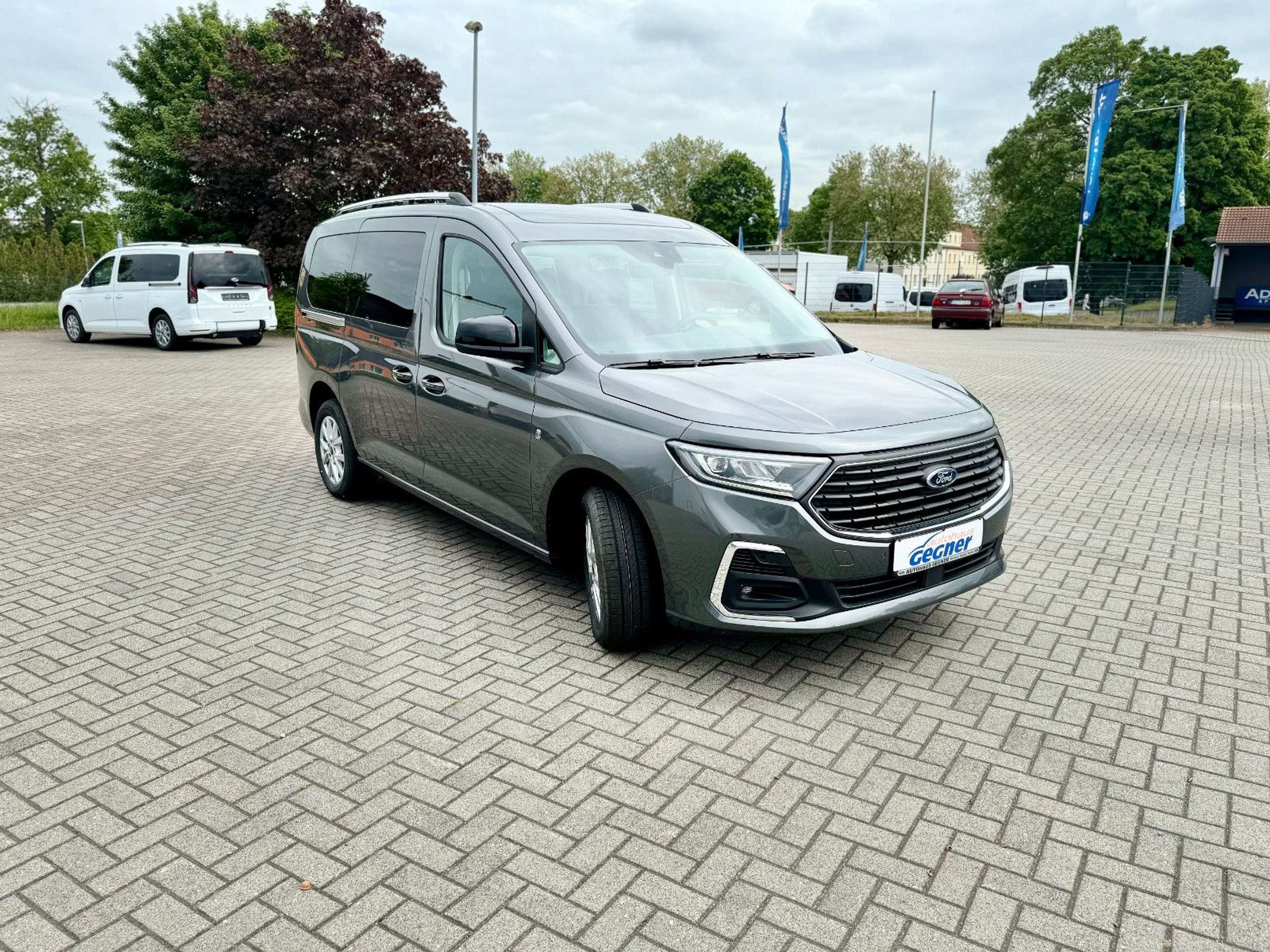 Ford - Grand Tourneo