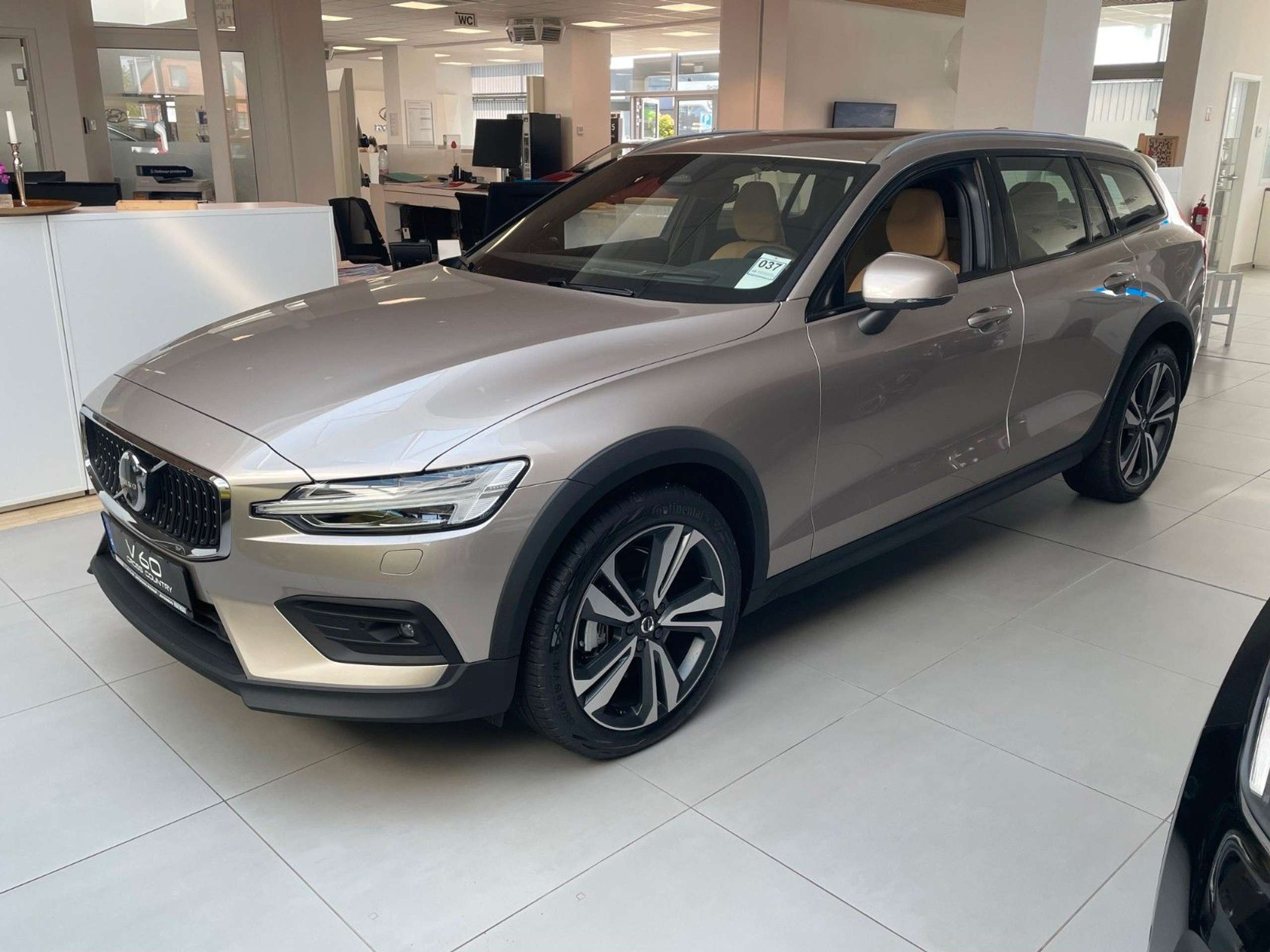 Volvo - V60 Cross Country