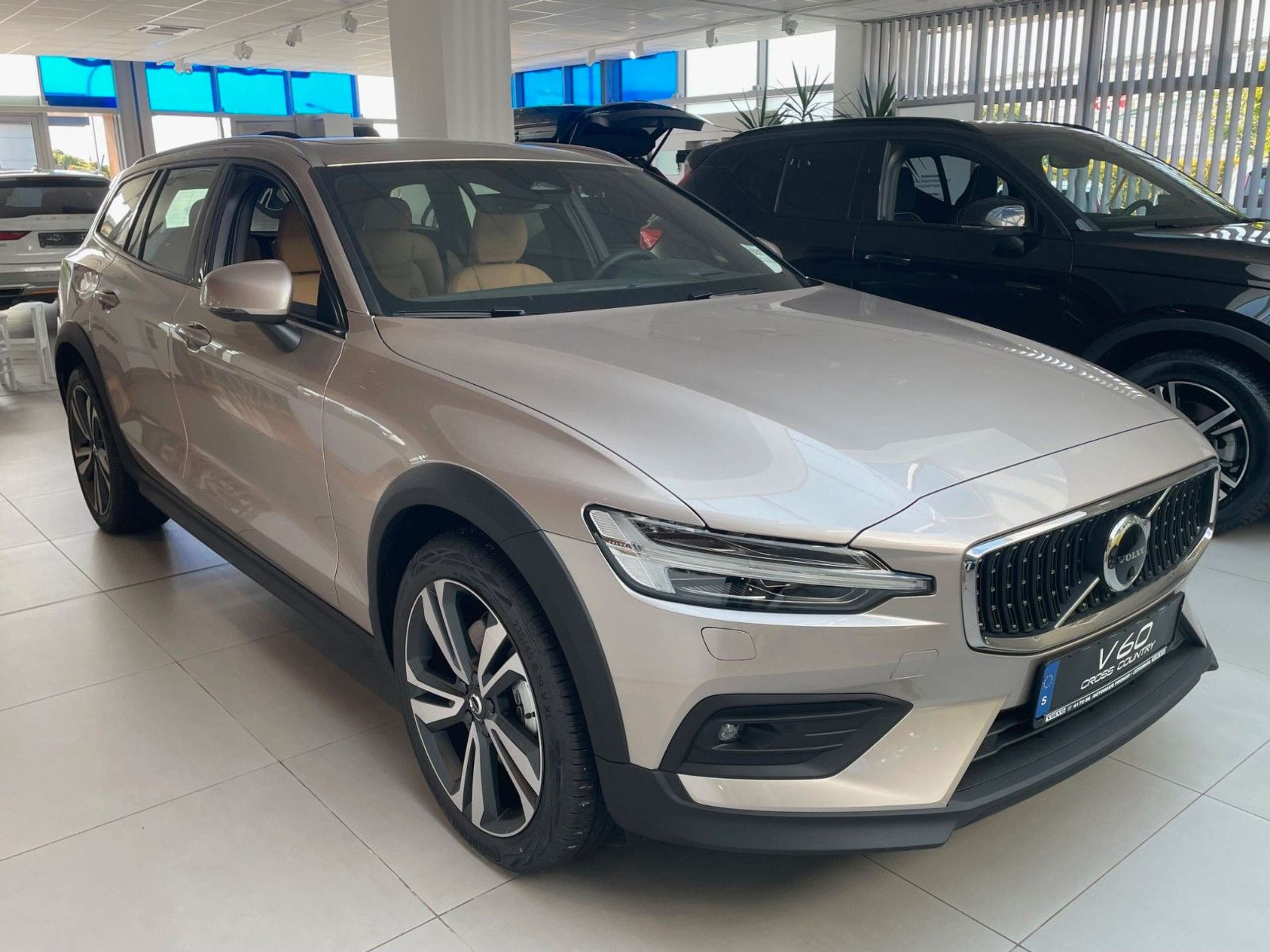 Volvo - V60 Cross Country