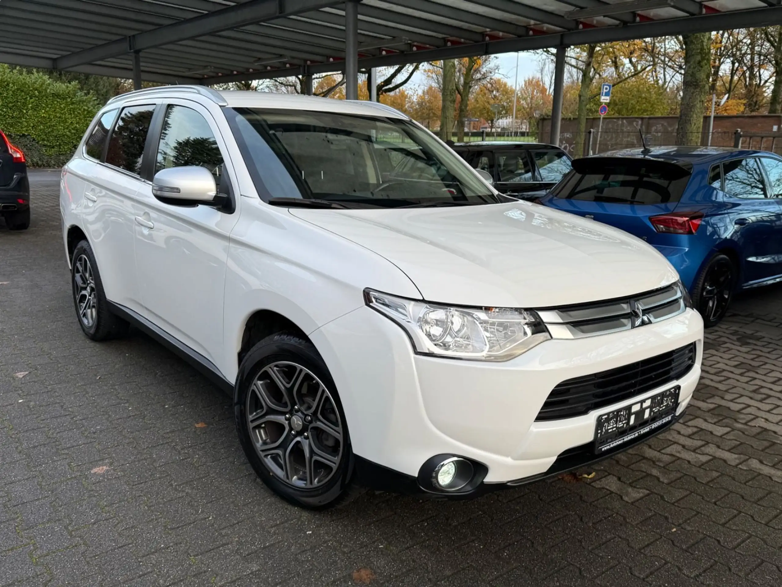 Mitsubishi - Outlander