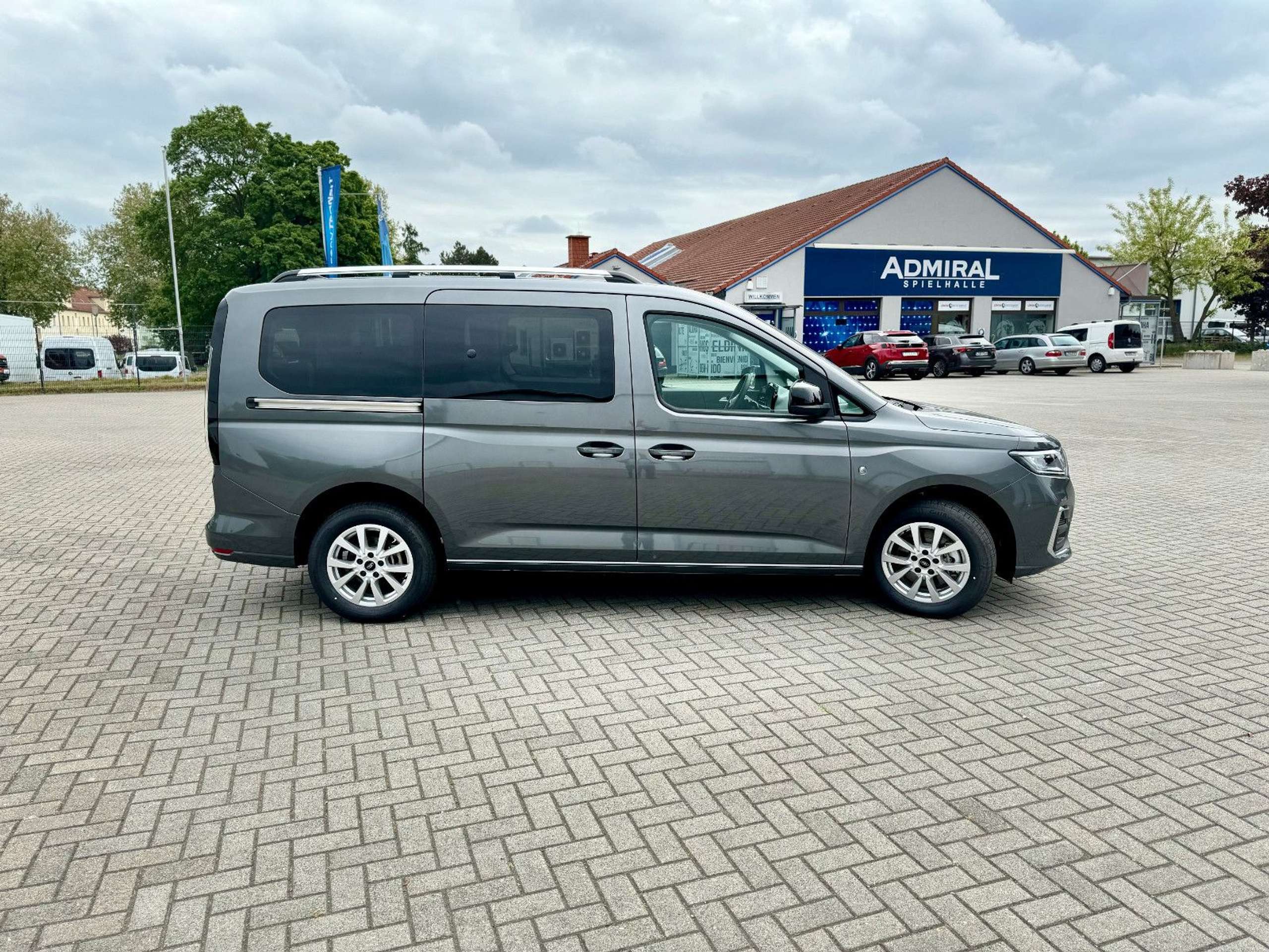 Ford - Grand Tourneo