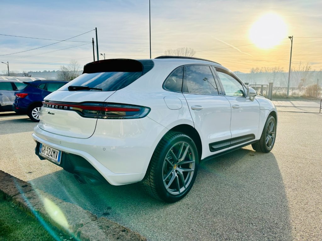 Porsche - Macan