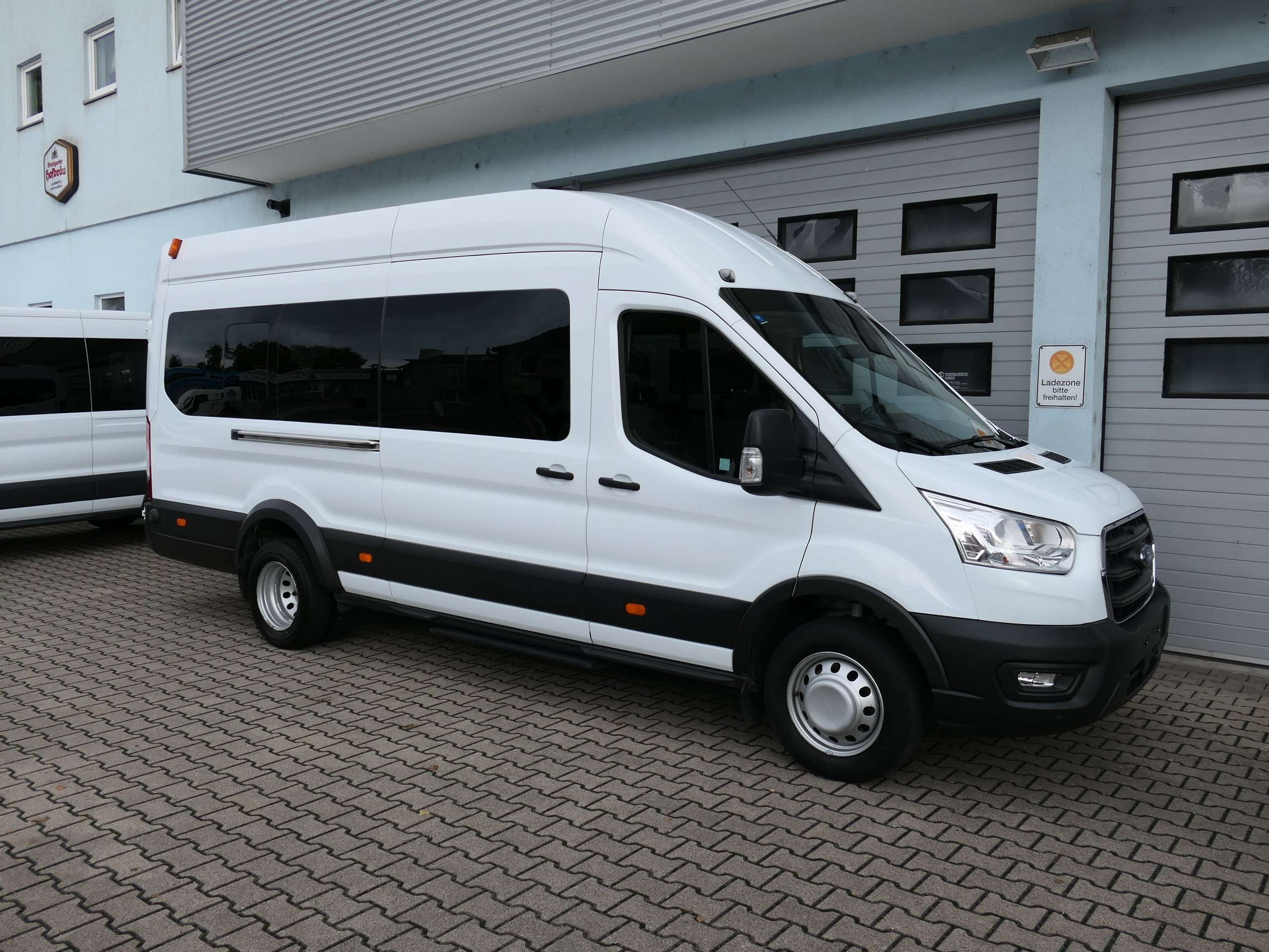 Ford - Transit Bus