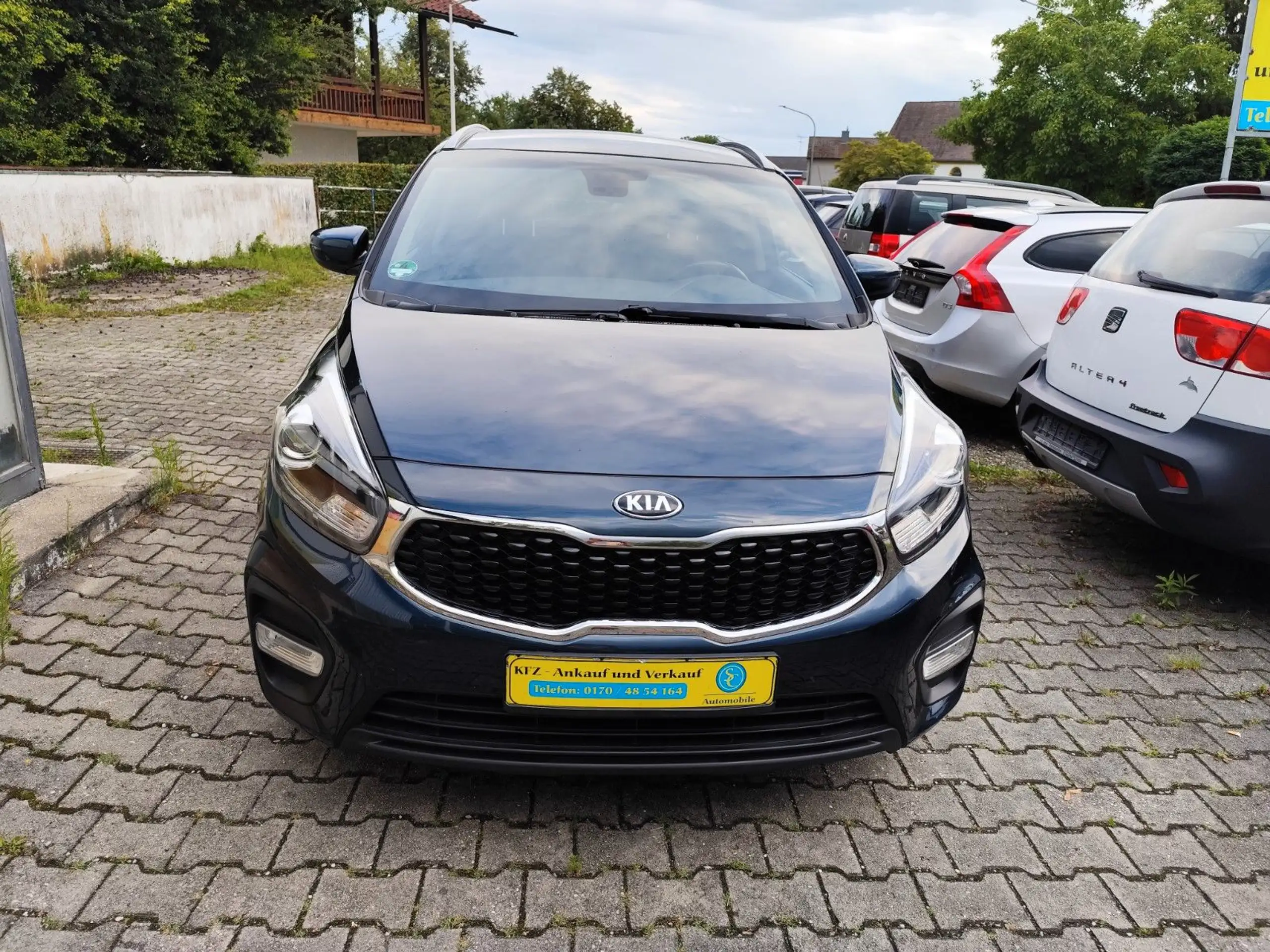 Kia - Carens