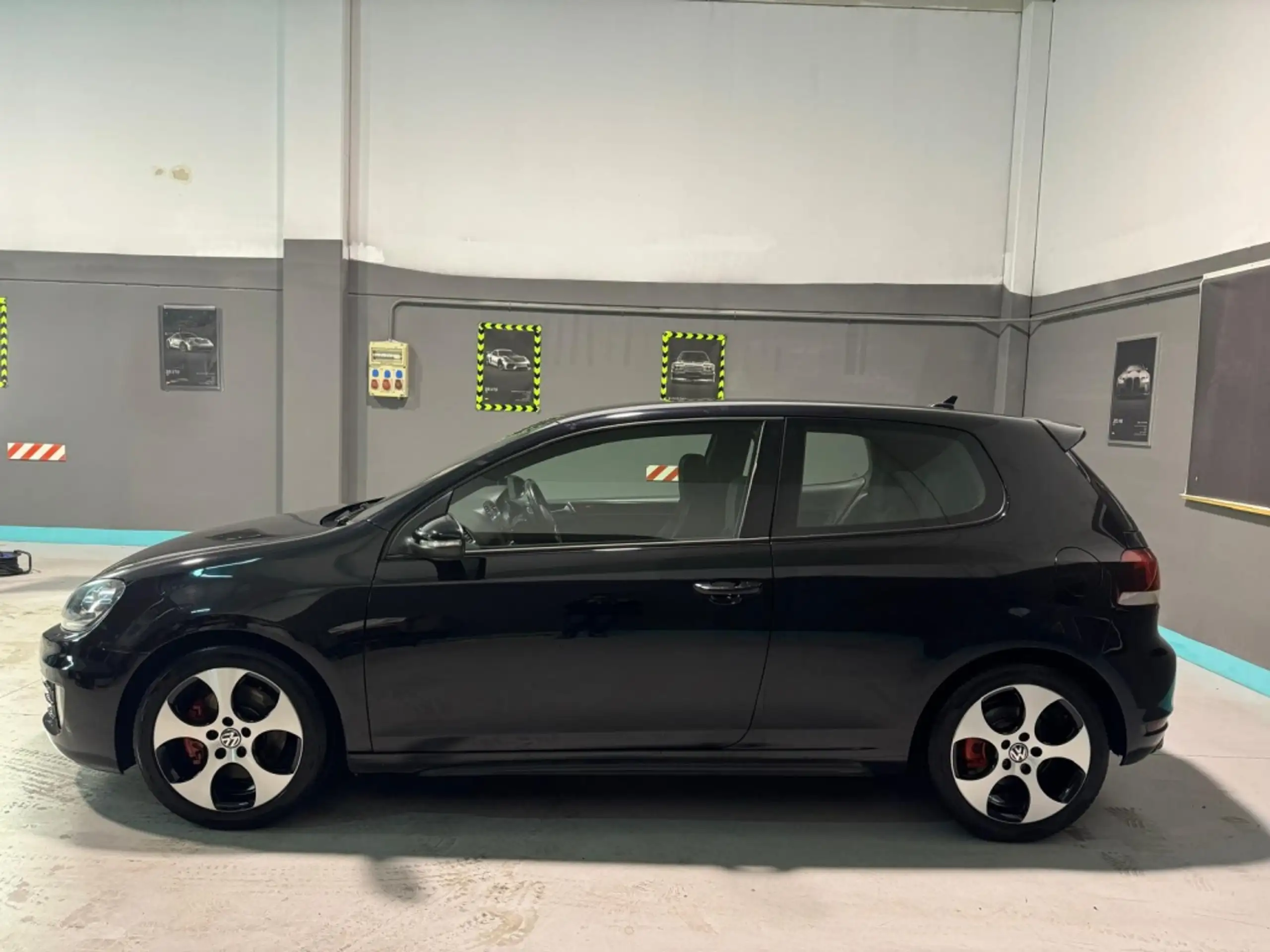 Volkswagen - Golf GTI