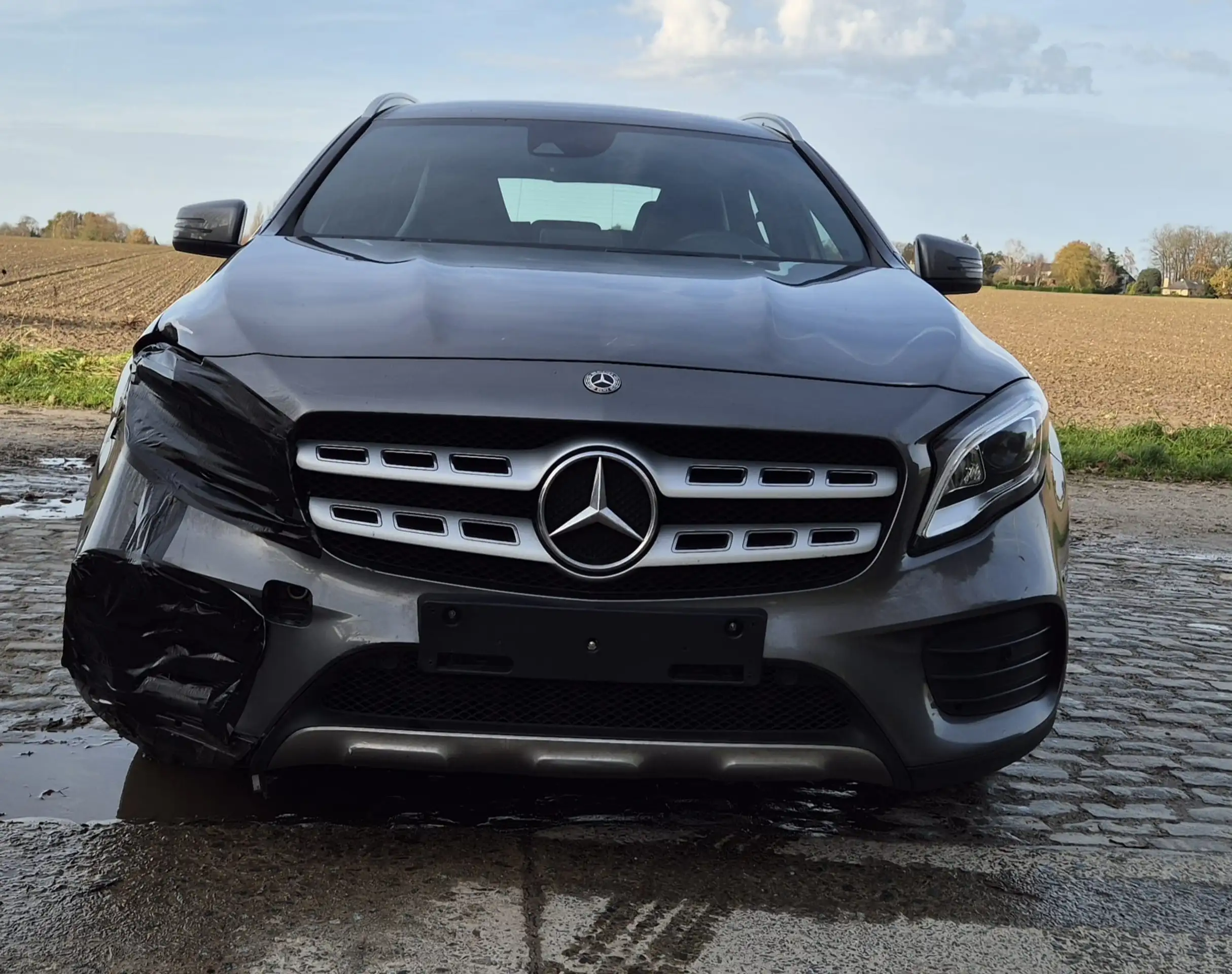 Mercedes-Benz - GLA 200