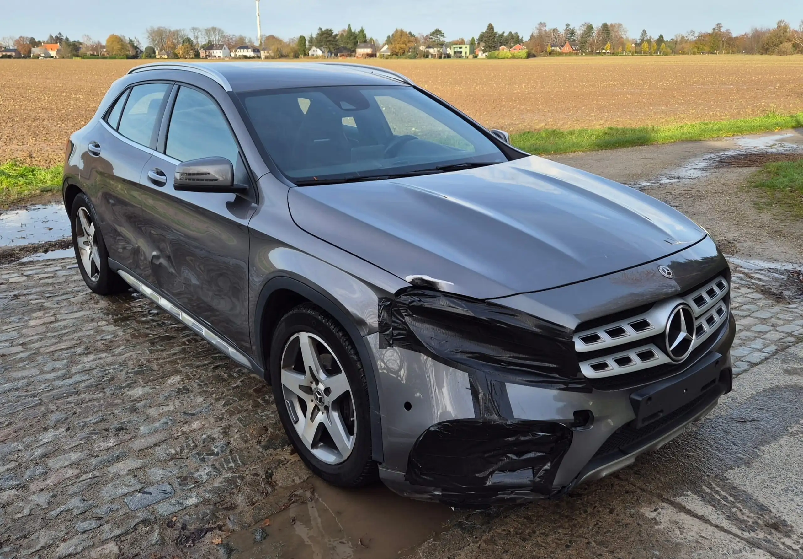 Mercedes-Benz - GLA 200