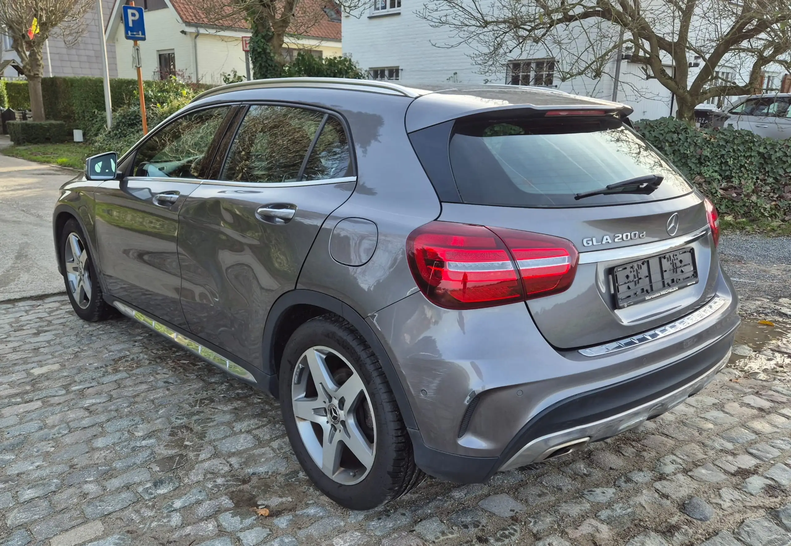 Mercedes-Benz - GLA 200