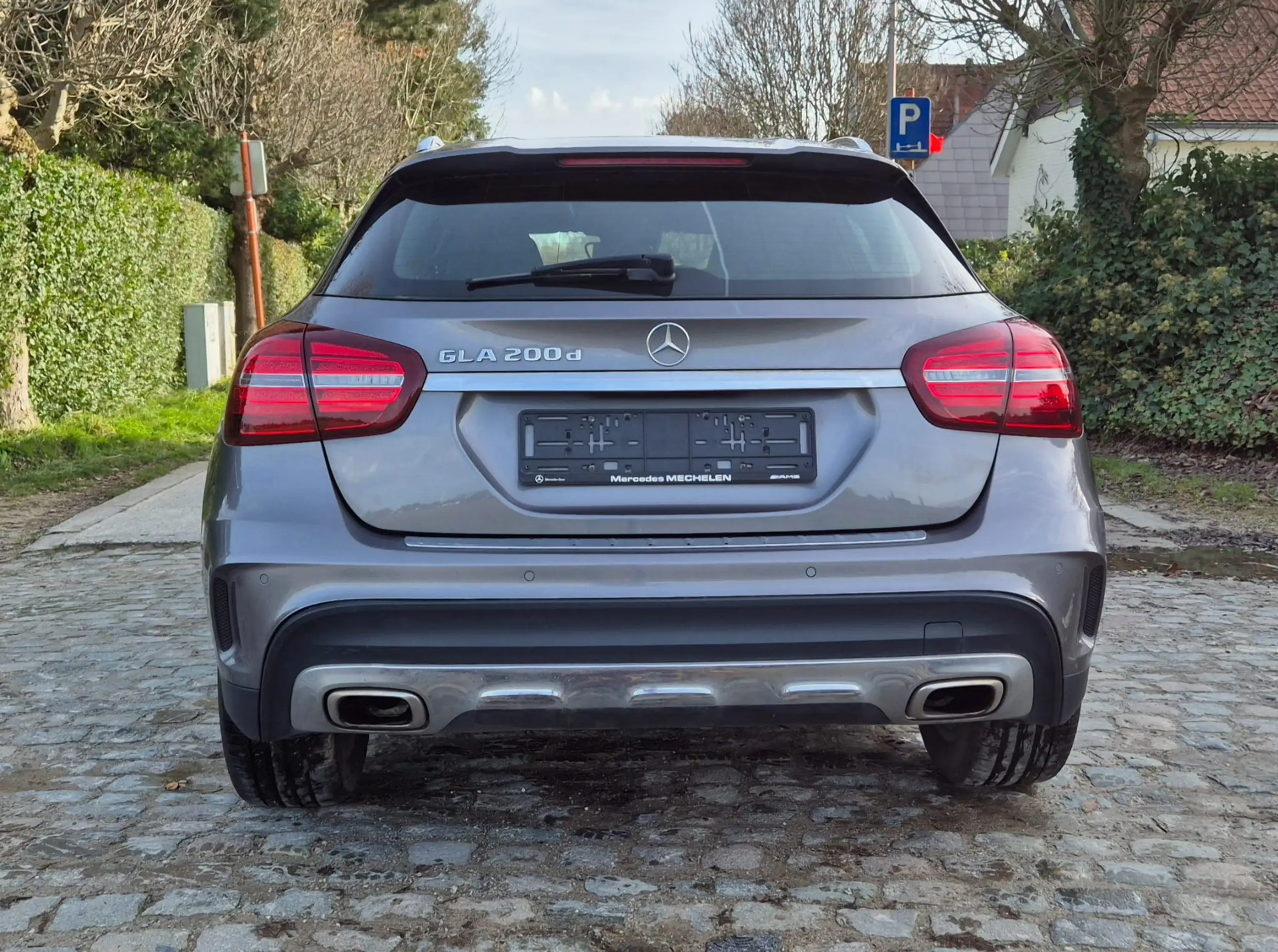 Mercedes-Benz - GLA 200