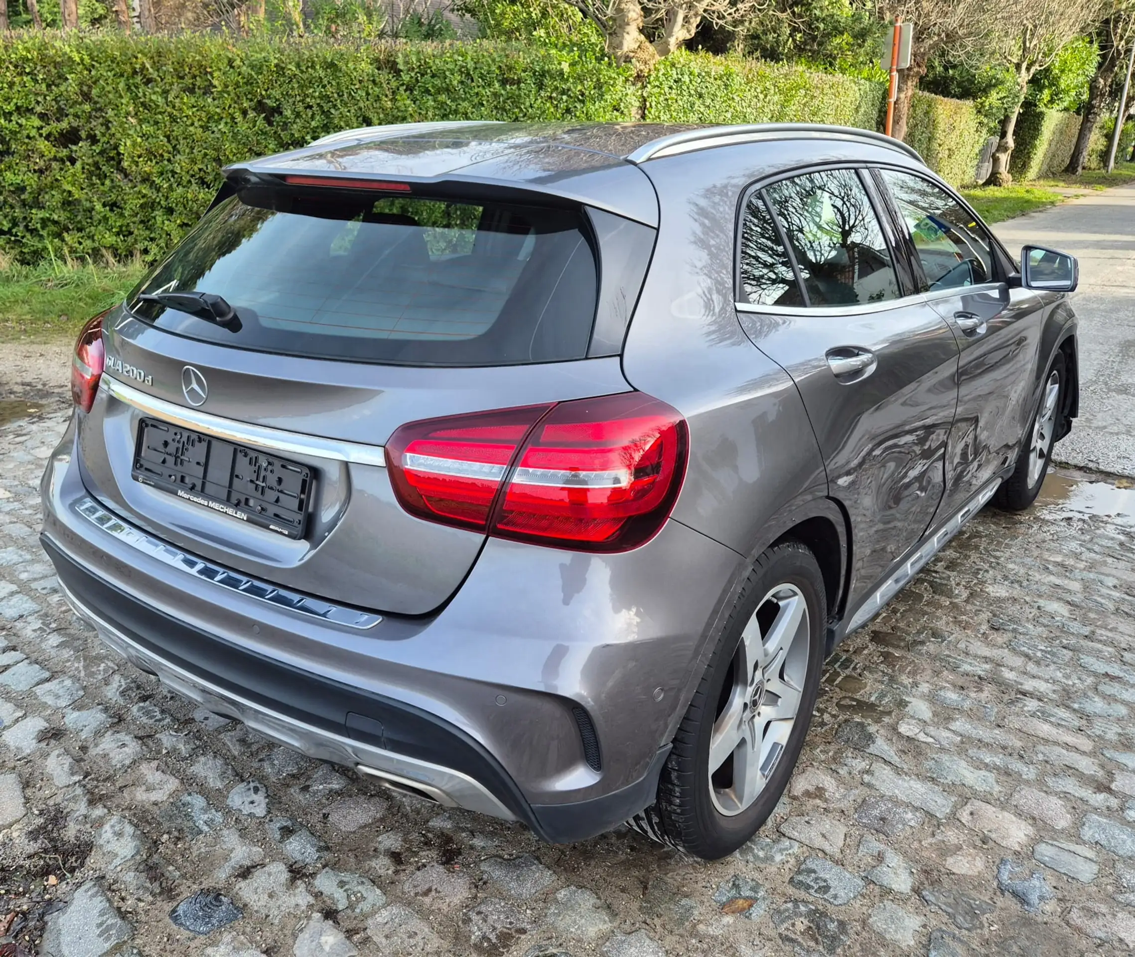 Mercedes-Benz - GLA 200