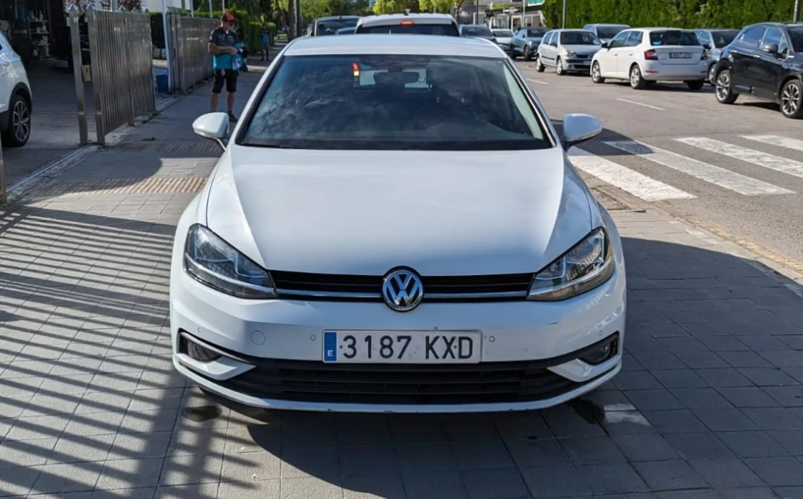 Volkswagen - Golf