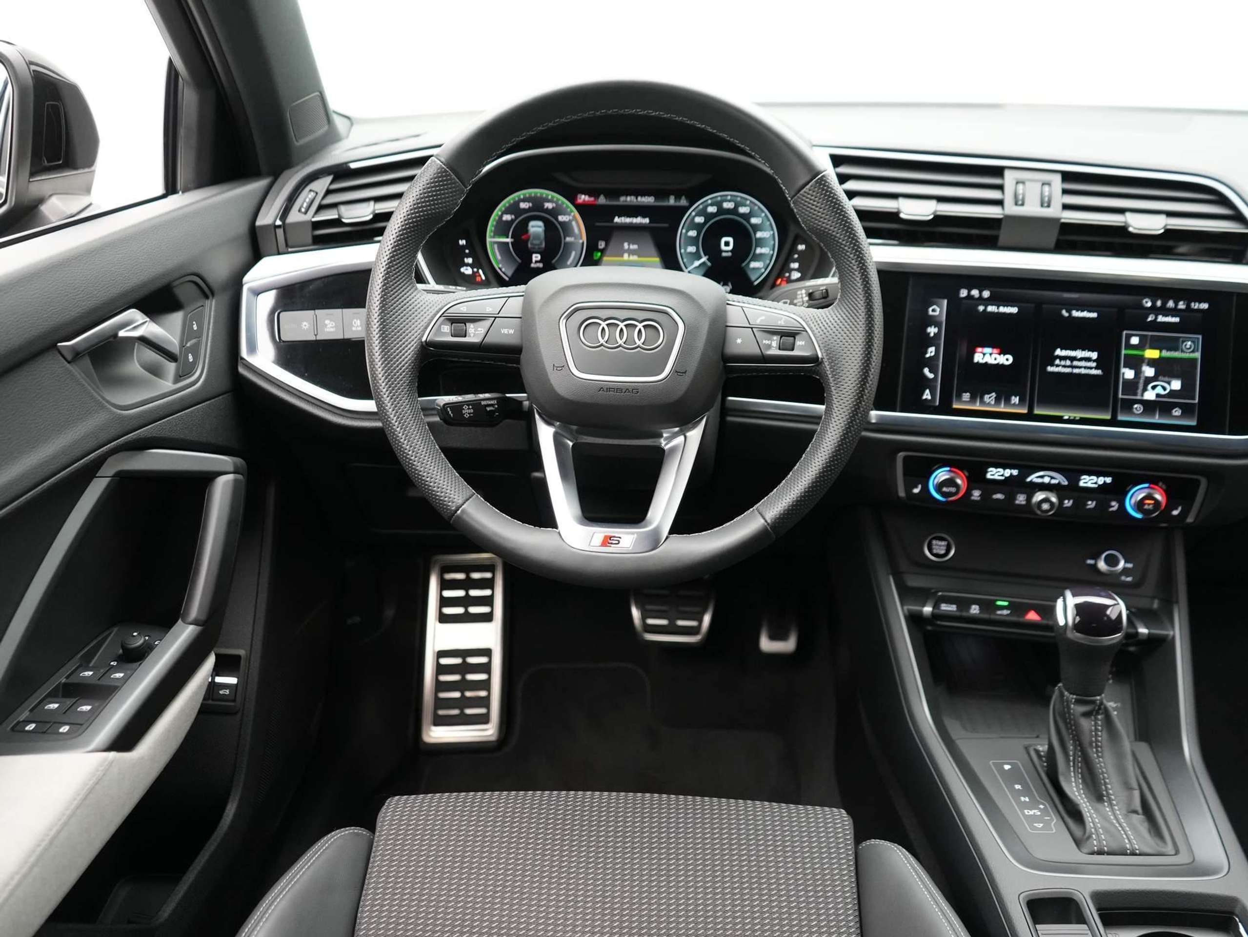 Audi - Q3