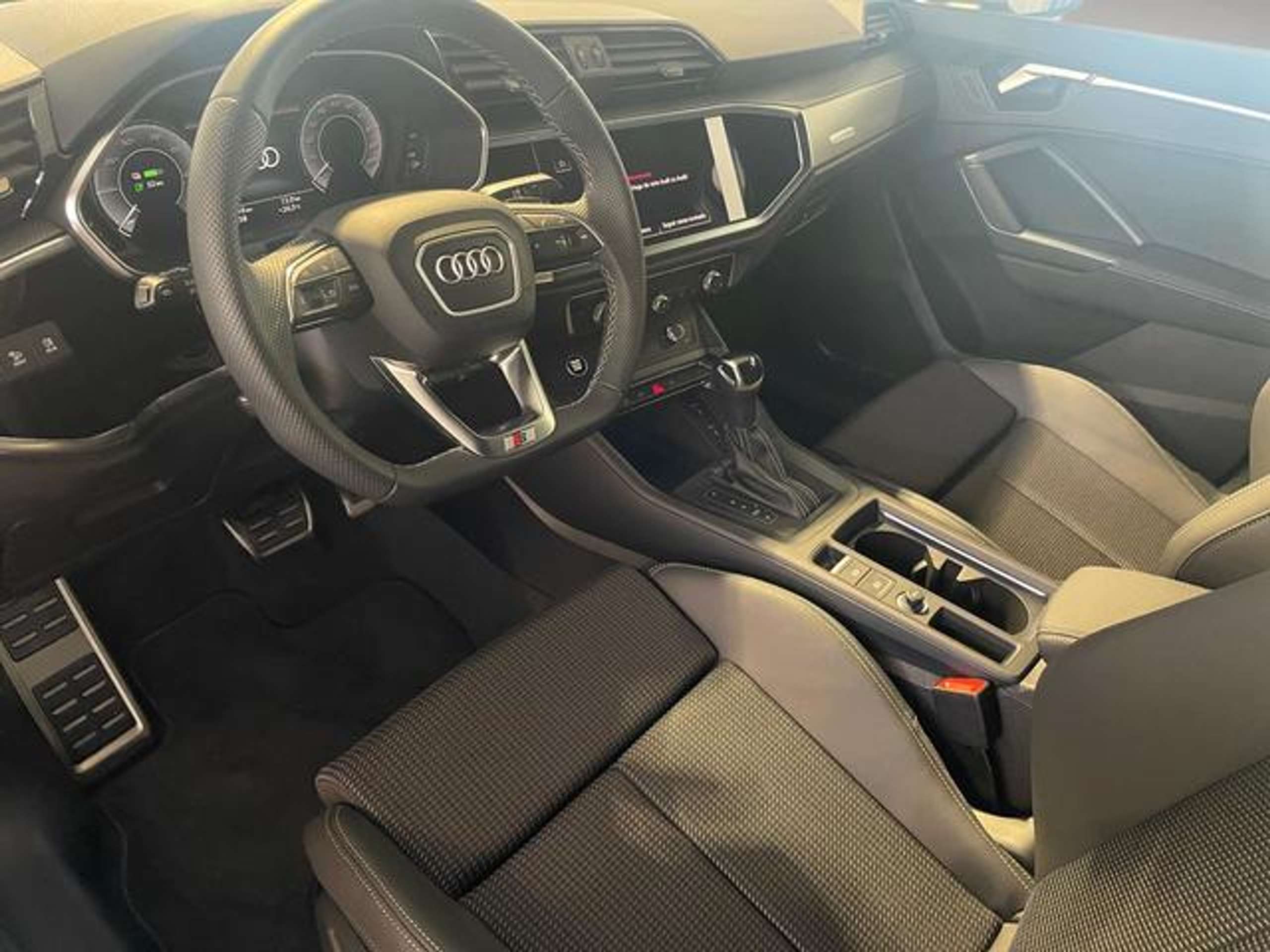 Audi - Q3