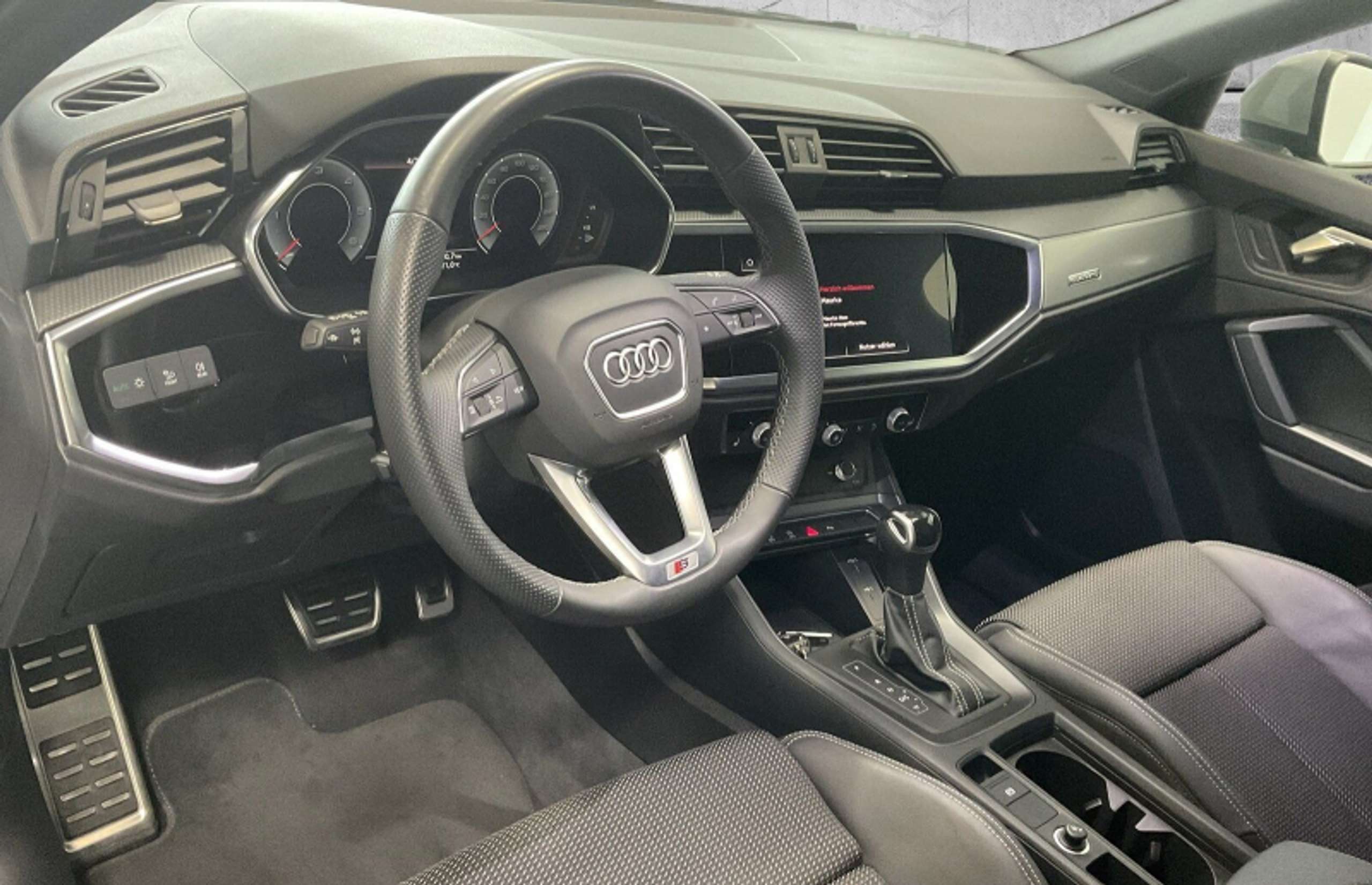 Audi - Q3